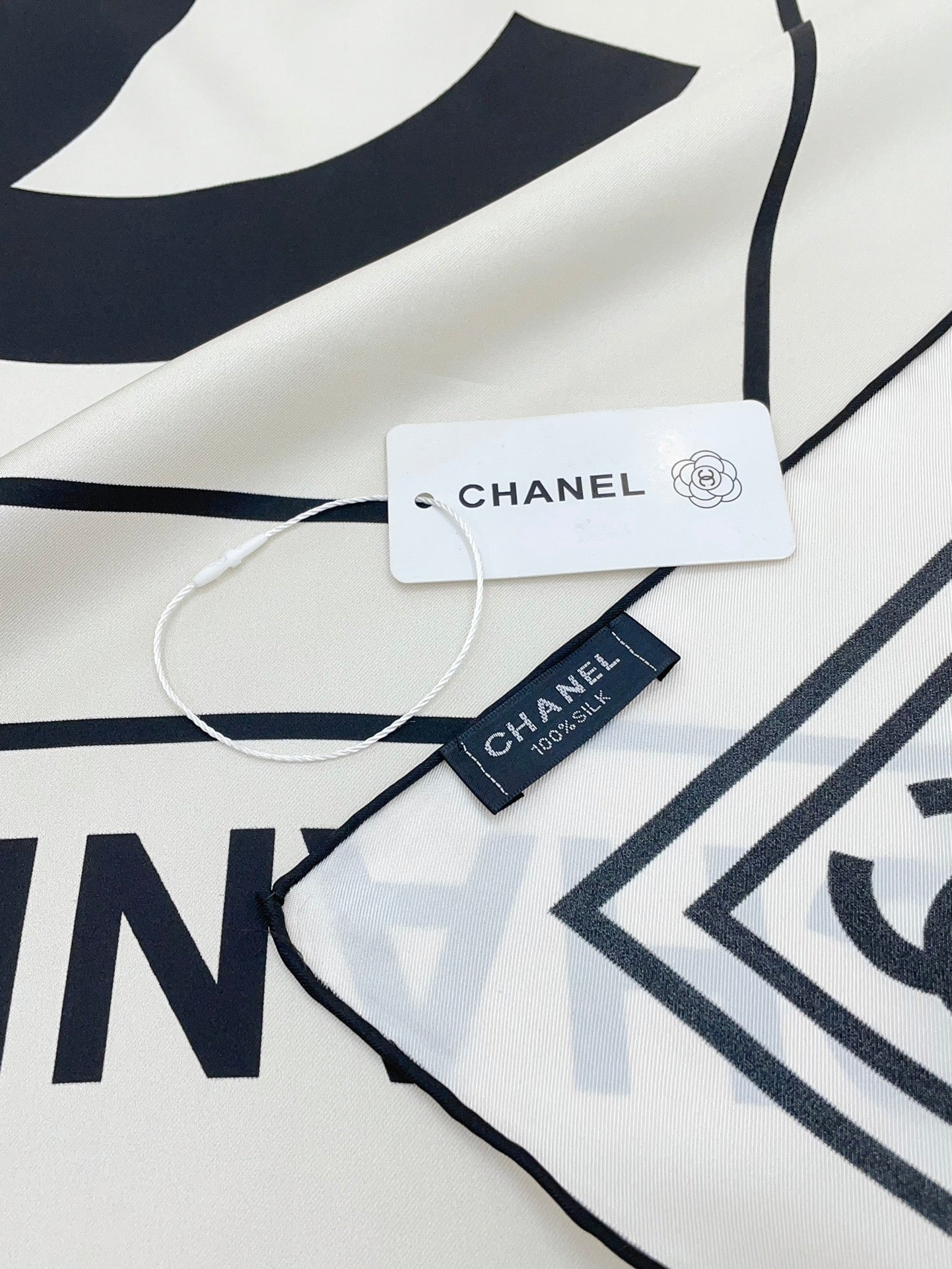 CC Square Scarf 90 CM In White Mix Black Silk Twill  167960
