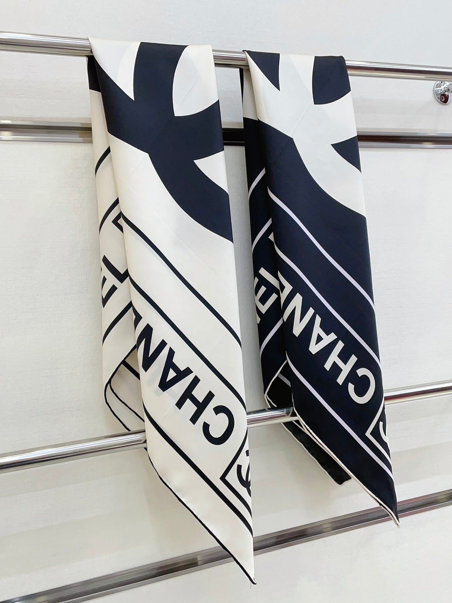 CC Square Scarf 90 CM In White Mix Black Silk Twill  167960