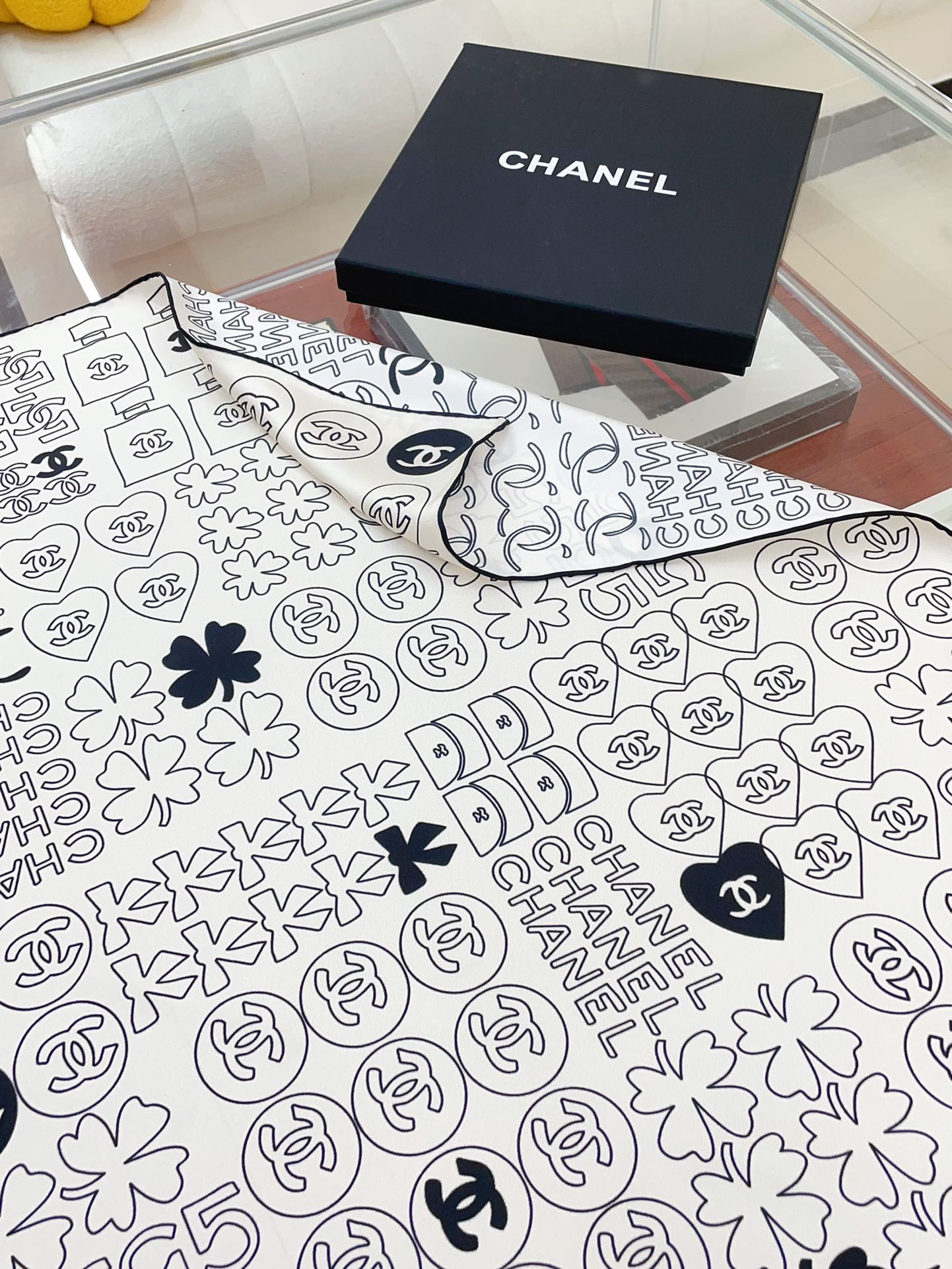 CC Square Scarf 90 CM In White Mix Black Cashmere Silk 316269