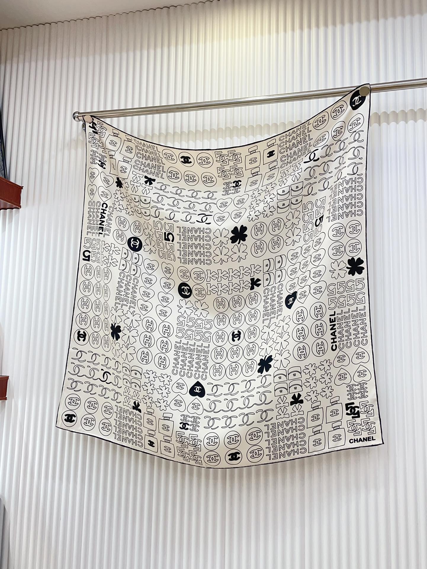 CC Square Scarf 90 CM In White Mix Black Cashmere Silk 316269
