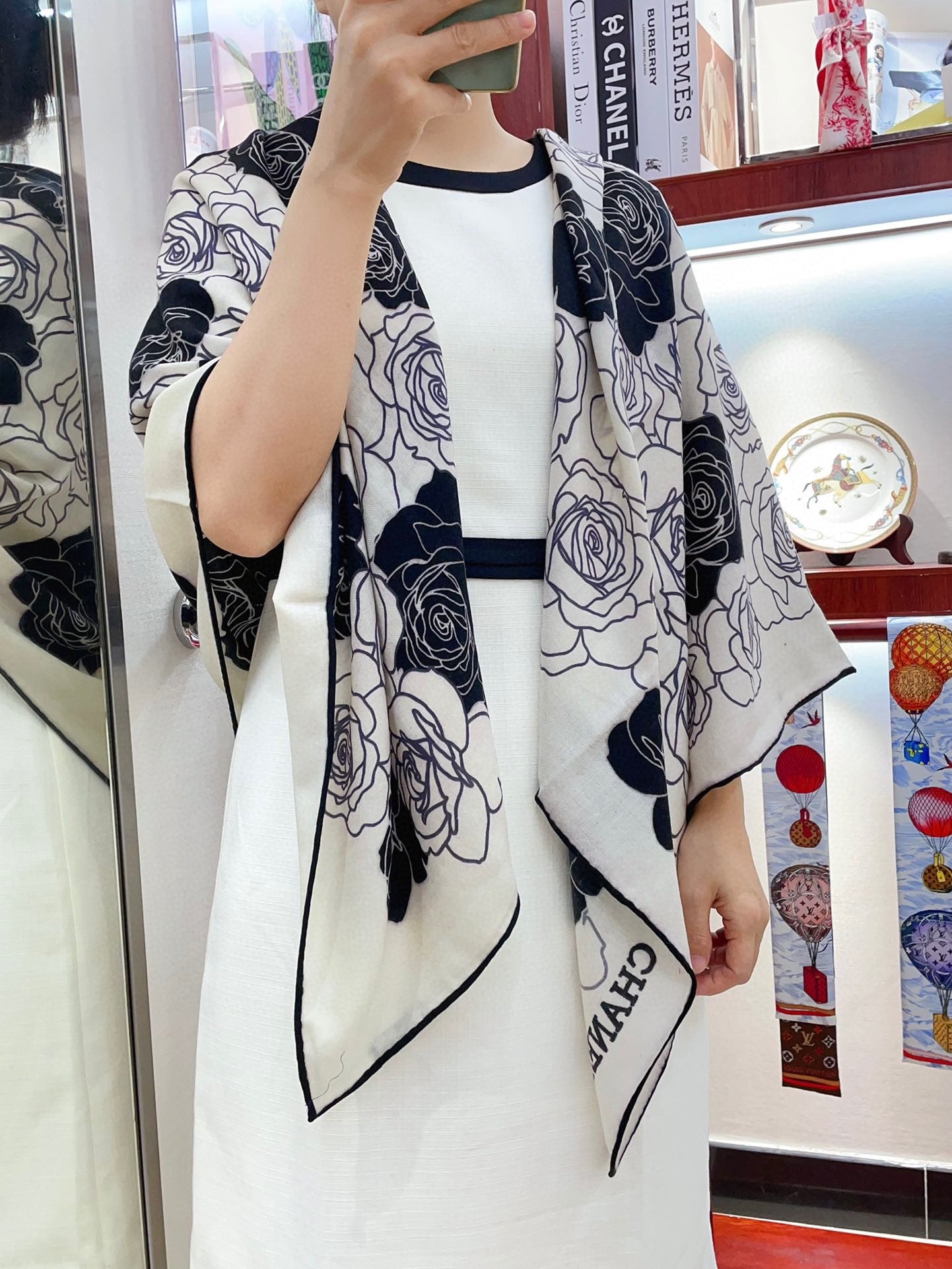 CC Square Scarf 140 CM In White Mix Black Small Flower Cashmere And Silk 342863