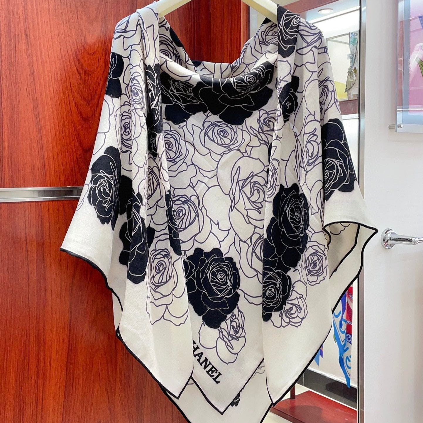 CC Square Scarf 140 CM In White Mix Black Small Flower Cashmere And Silk 342863