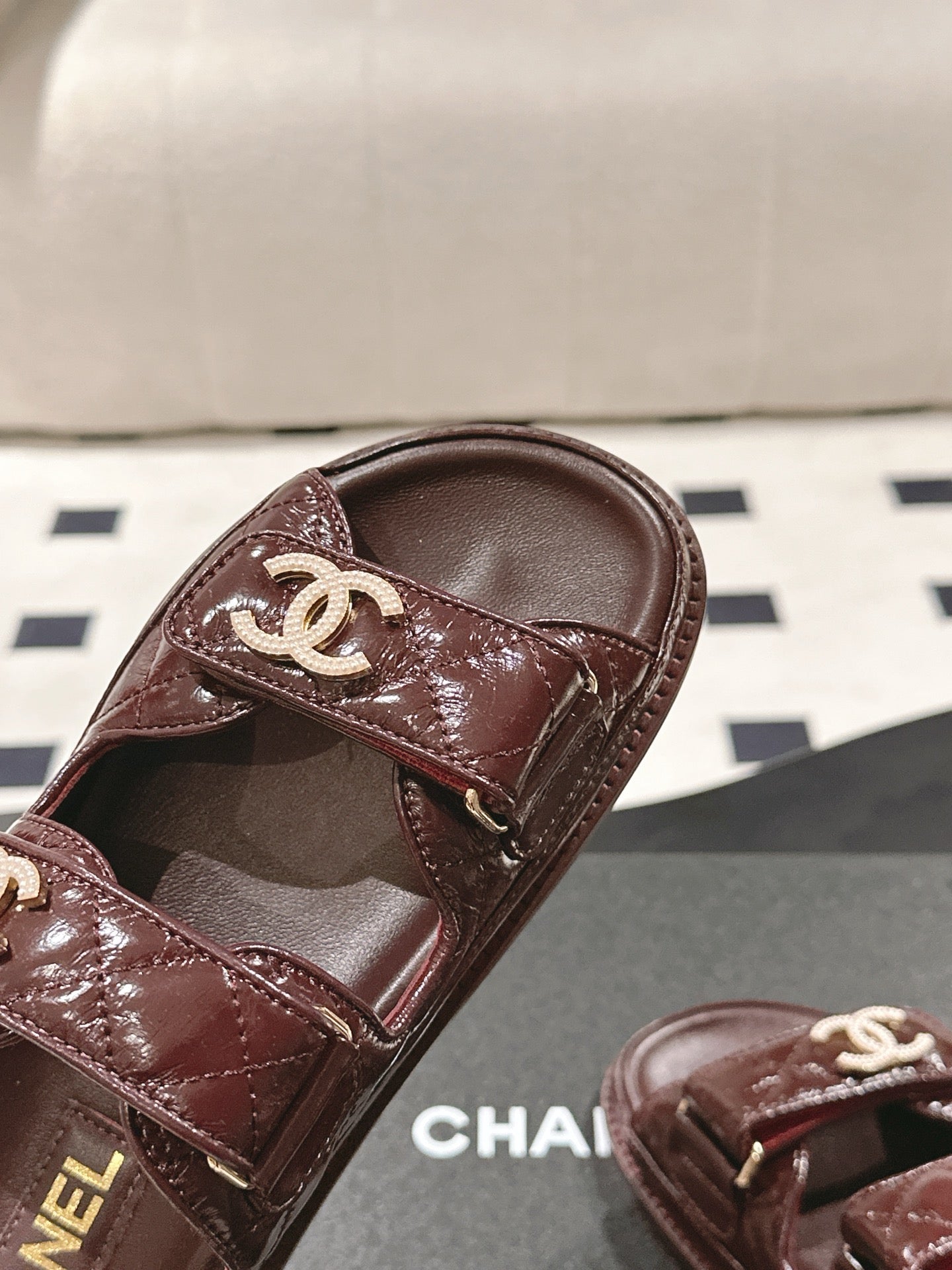 CC 25 Dad Sandal Mule Deep Brown Patent Leather 237578