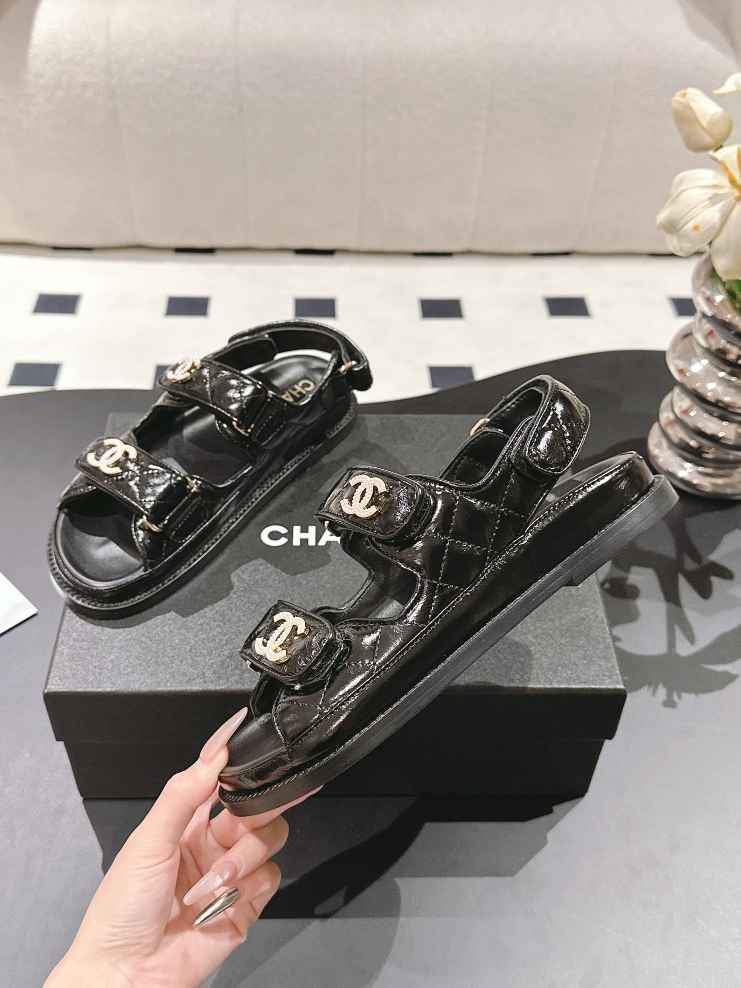 CC 25 Dad Deals Sandals Black Patent Leather 237590