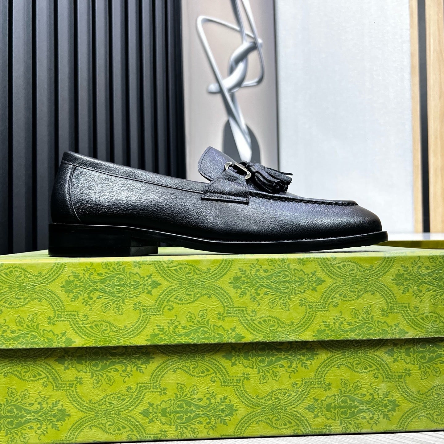 GG Men's Tassel Loafer Black Cowhide 531148