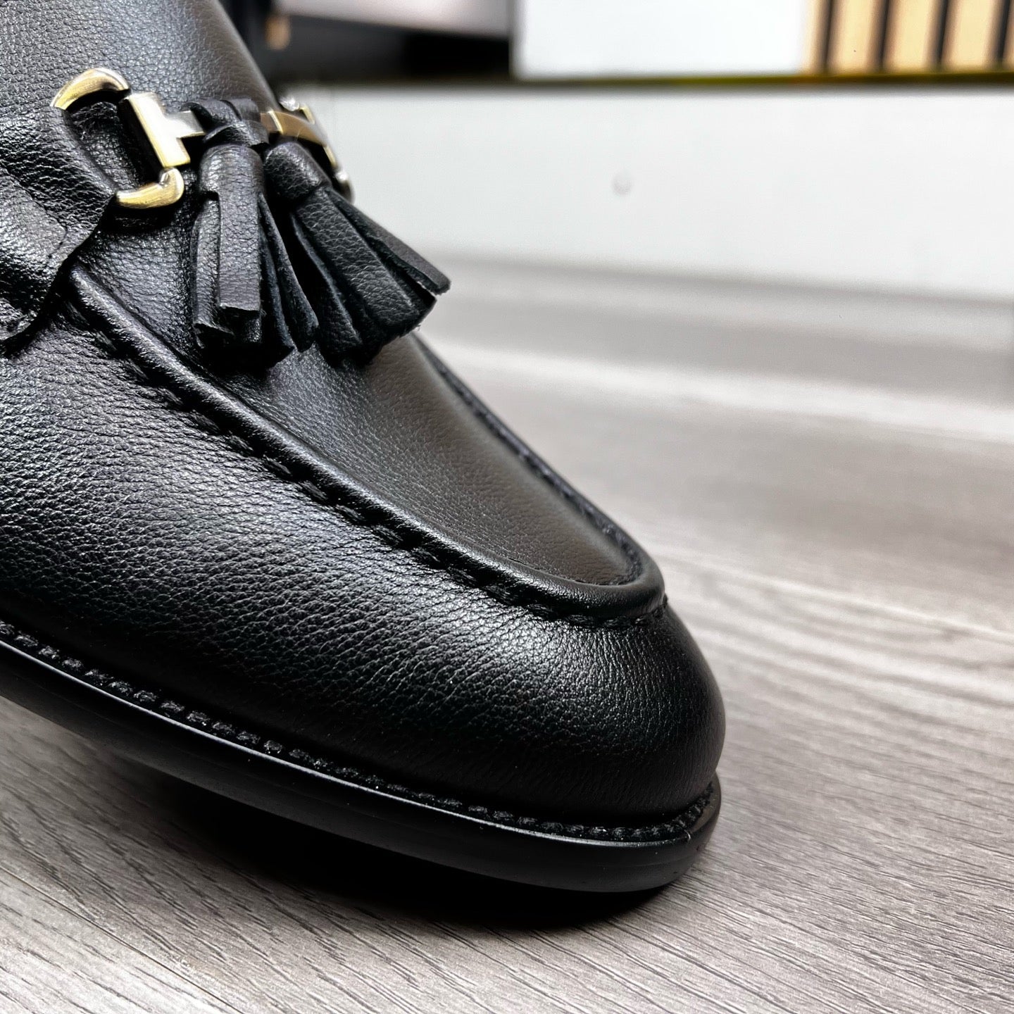 GG Men's Tassel Loafer Black Cowhide 531148