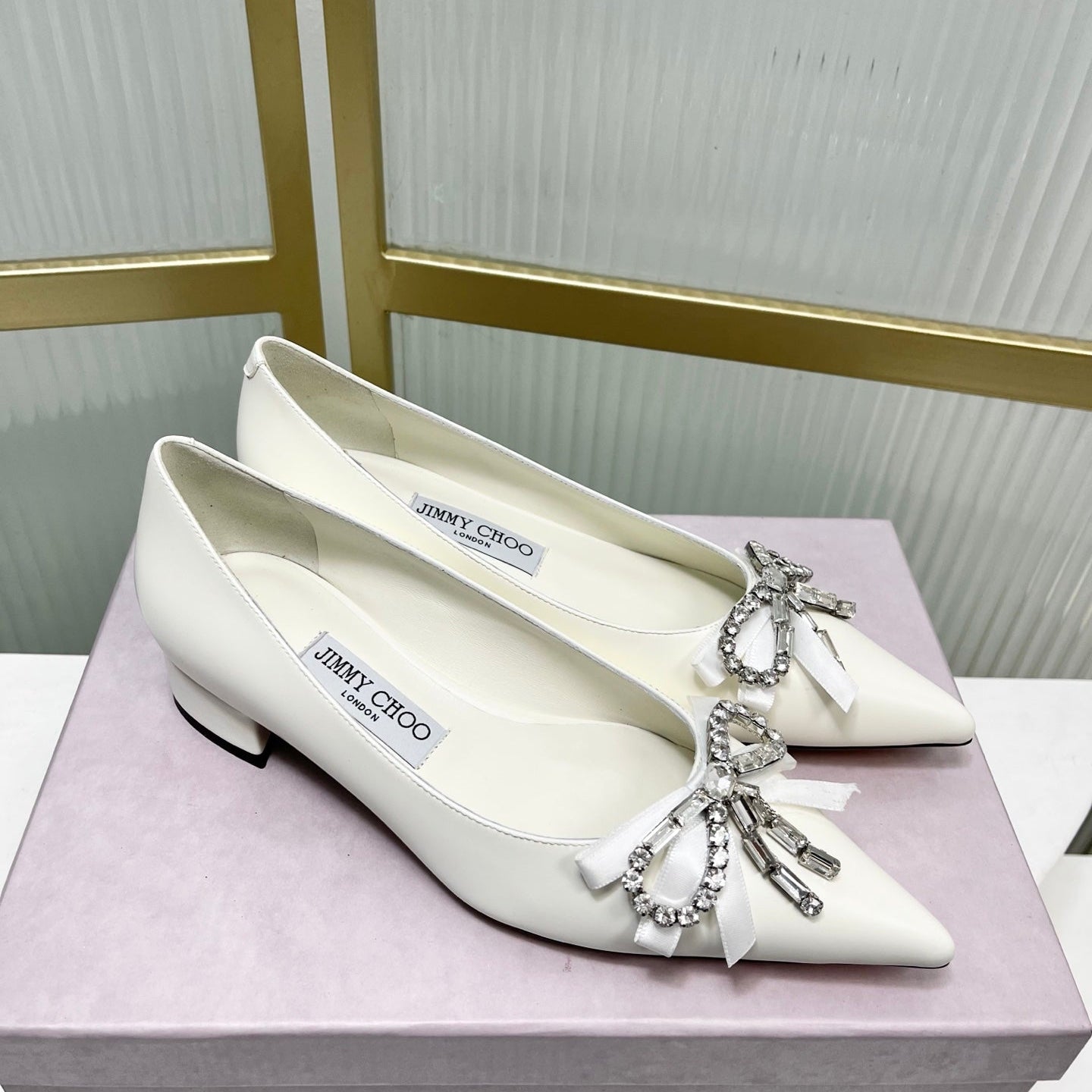Jimmy 26s Pointed Toe Pump 25 White Cowhide 605966