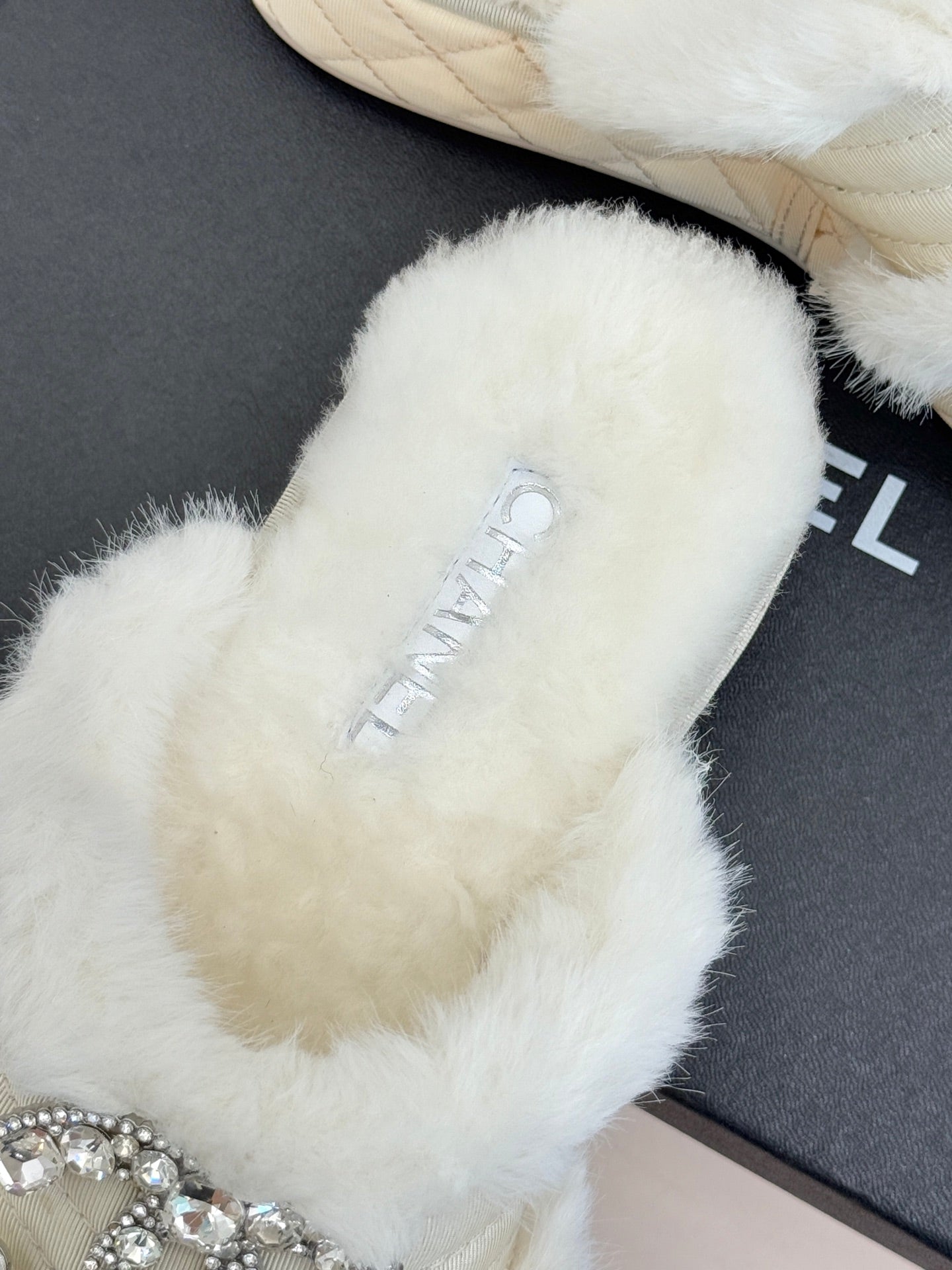 CC slipper double C rhinestone buckle white wool 512052