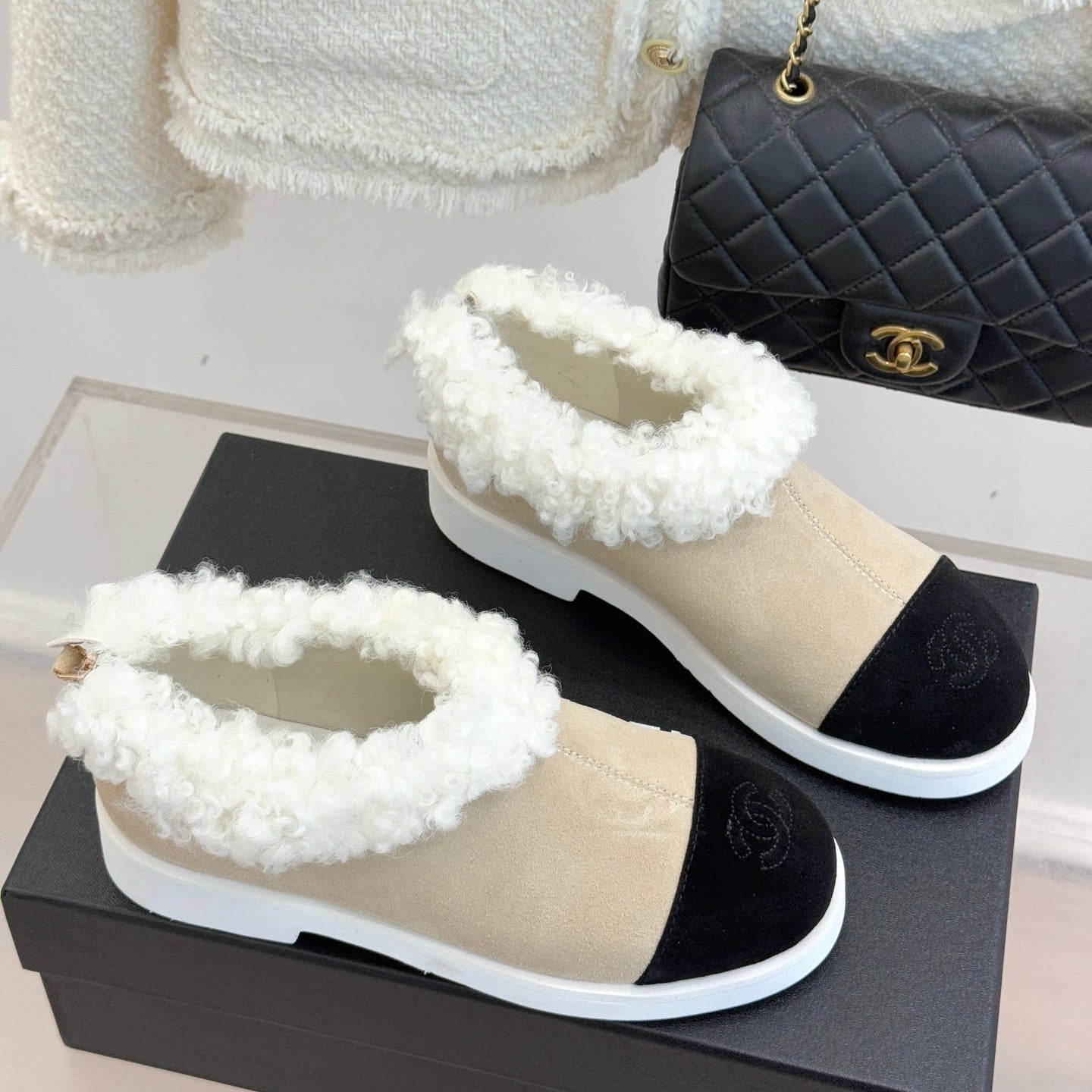 CC 25s  Furry Snow Boots Beige Black Suede Wool 512063