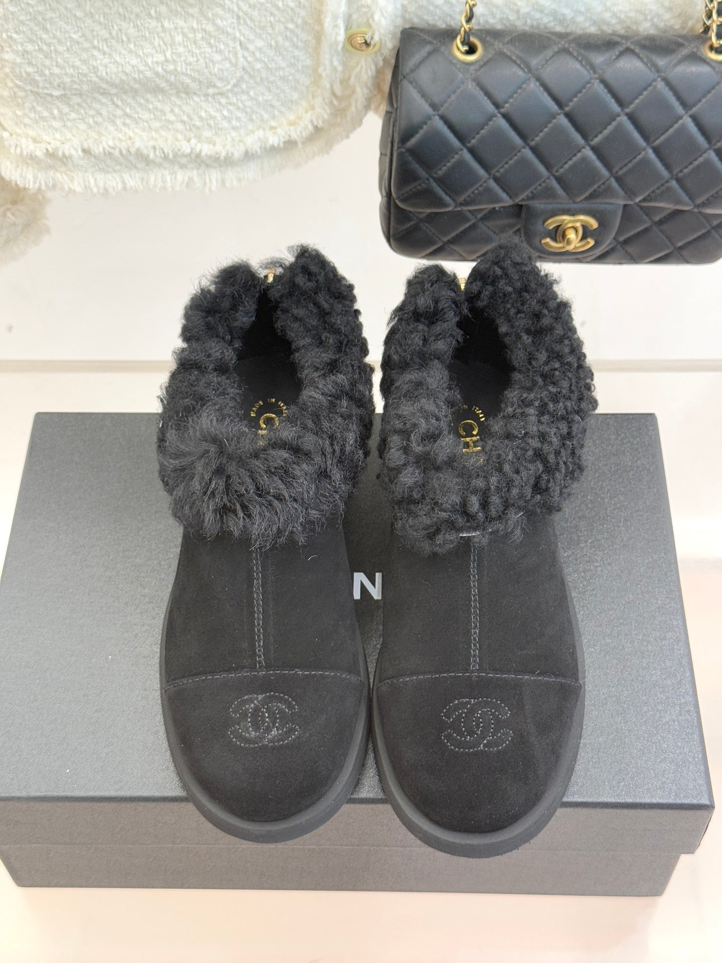 CC 25s  Furry Snow Boots Black Suede Wool 512064