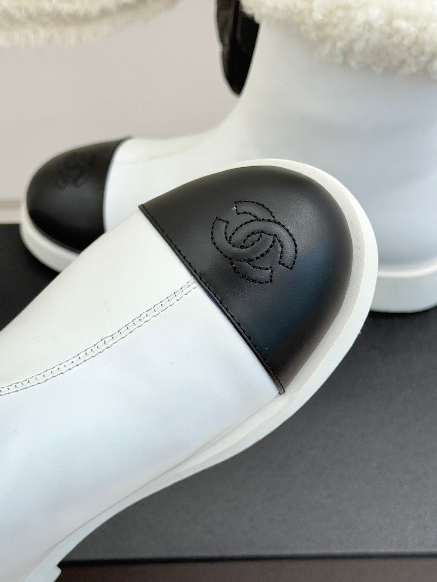 CC 25s Ankle Boots White Black Leather Wool 512070