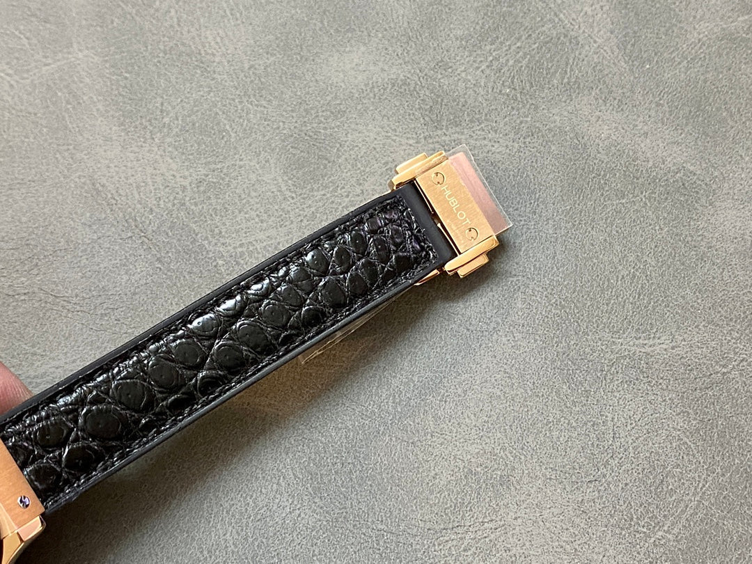 Hublot Classic Fusion Rose Gold Diamonds 33mm Watch Black Leather Strap