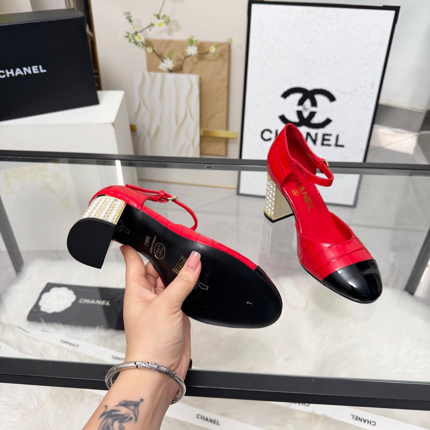 CC 26s Sandals 80 Red Black Cowhide Patent Leather 183565