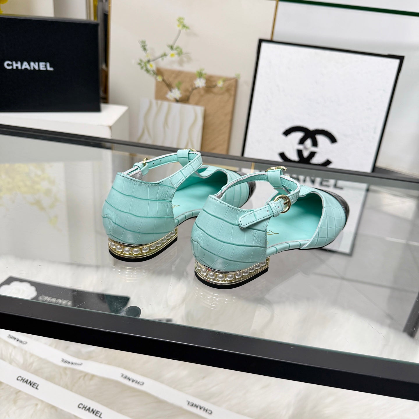 CC 26s Flat Sandals Light Turquoise Cowhide Patent Leather 183570