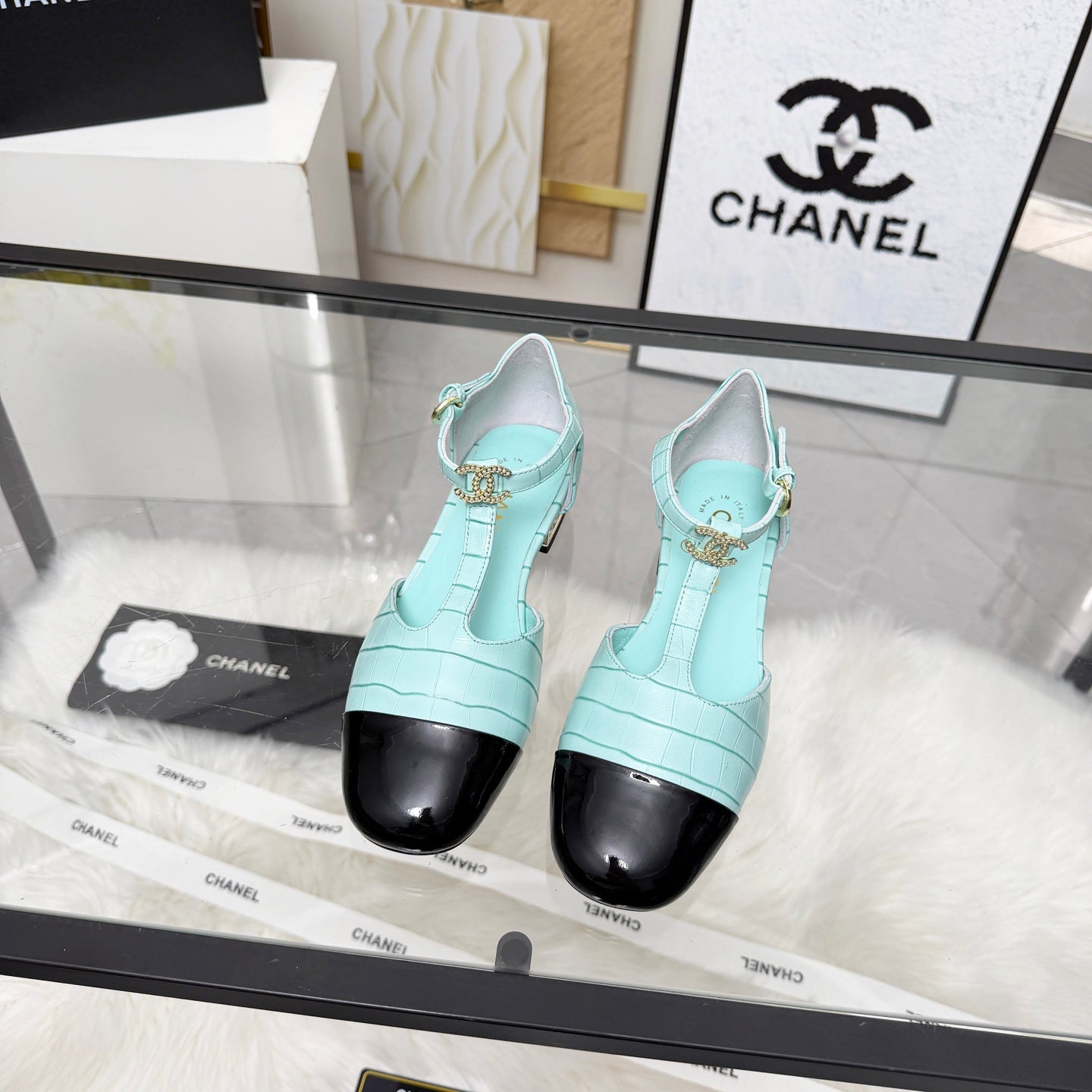 CC 26s Flat Sandals Light Turquoise Cowhide Patent Leather 183570