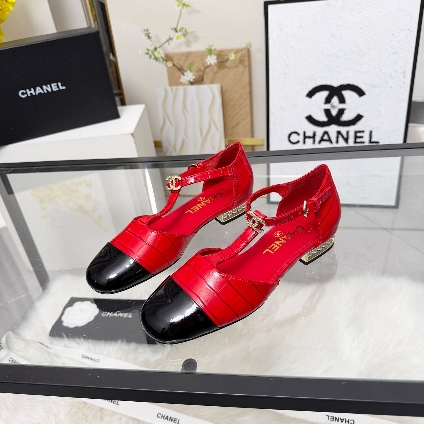 CC 26s Flat Sandals Red Black Cowhide Patent Leather 183574