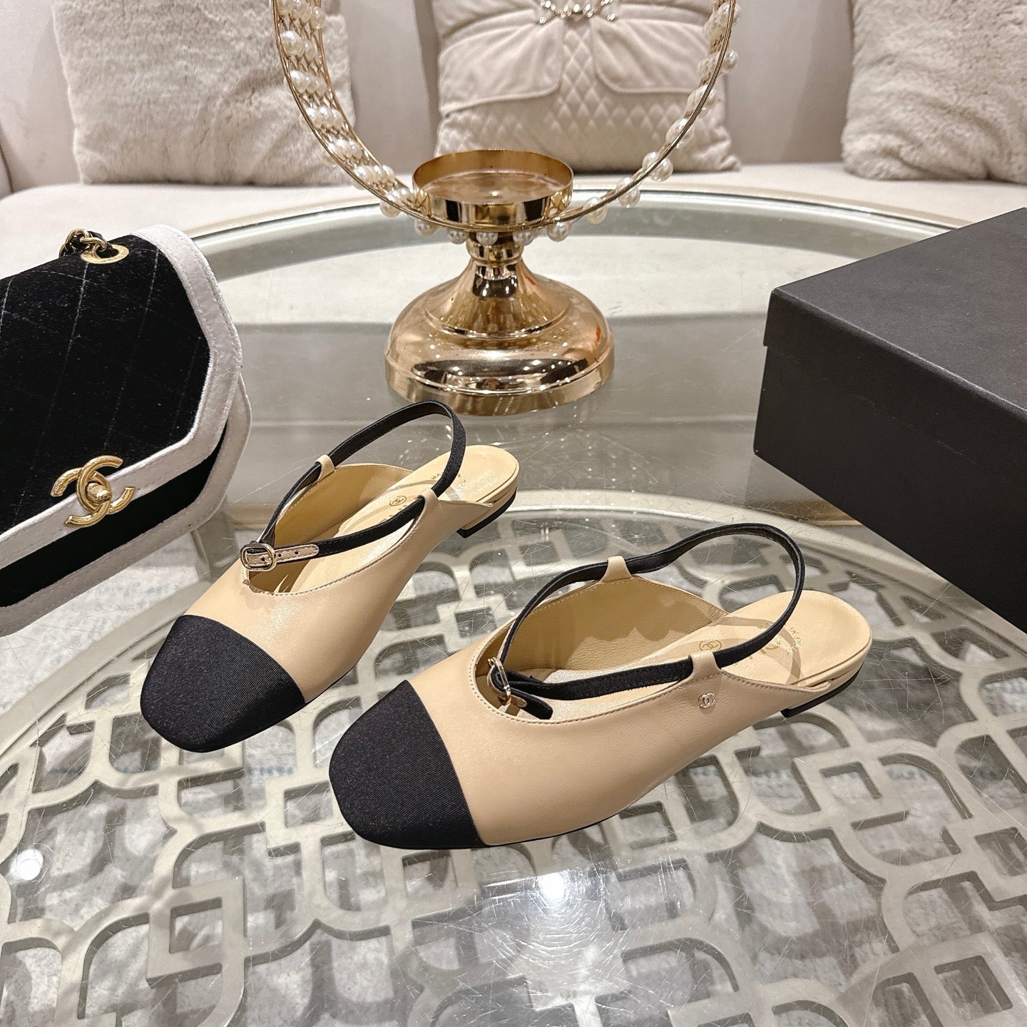 CC 26s Mary Jane Beige Black Sheepskin 627038