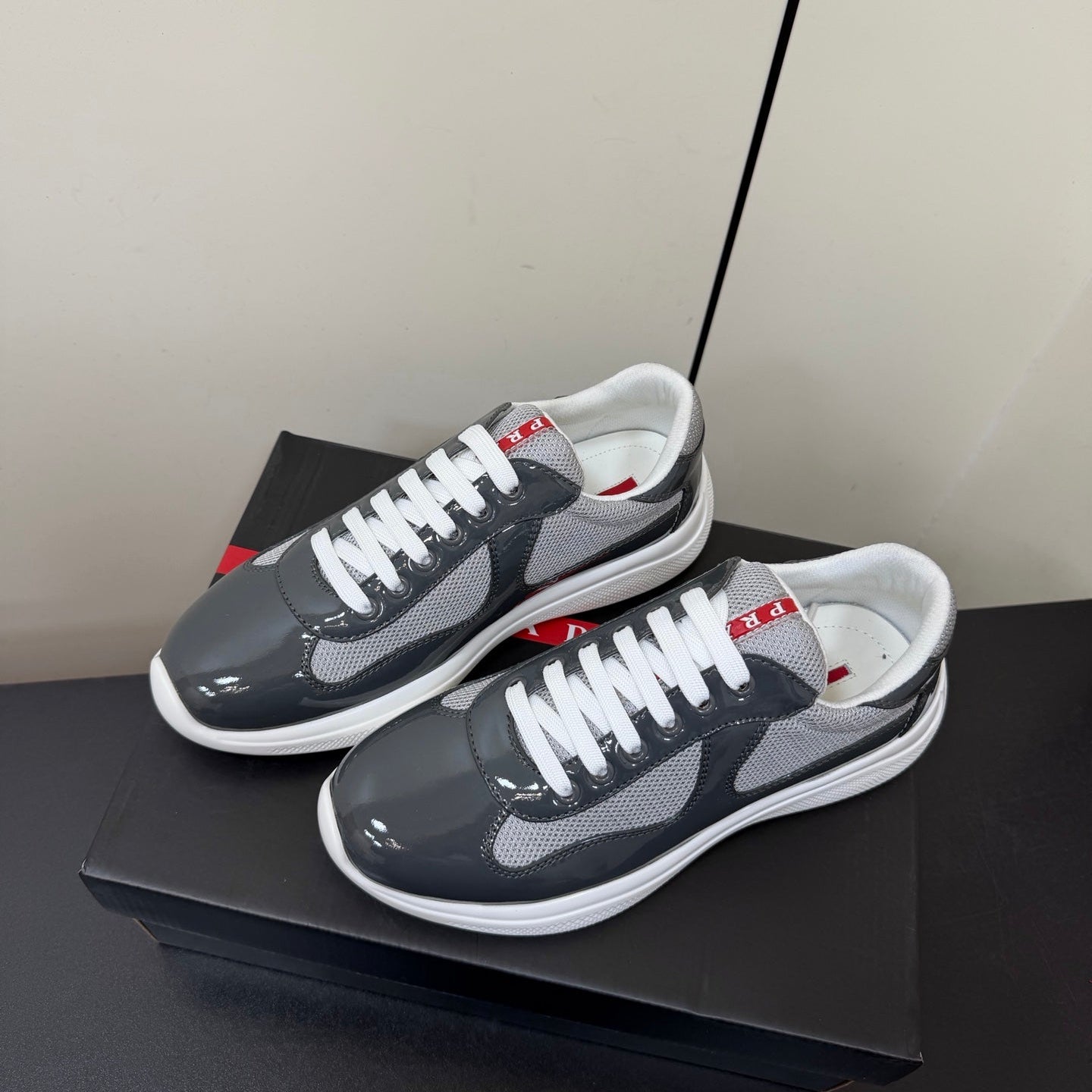 PRA 26S Casual Sneakers Gray Patent Leather 618928