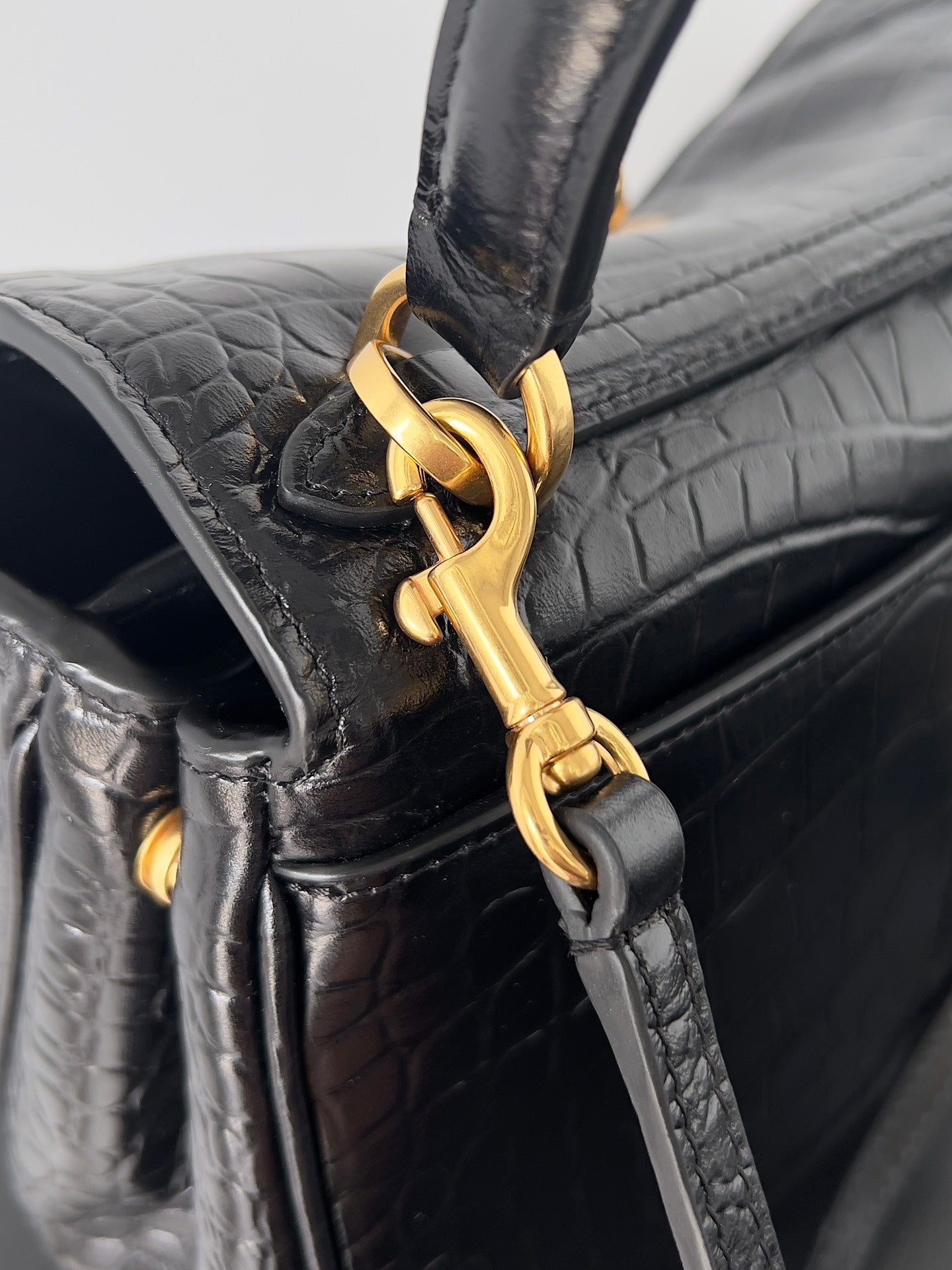 𝗕𝗮𝗹𝗲𝗻𝗰𝗶𝗮𝗴𝗮 Rodeo 22 Crocodile Embossed Bag Black Leather