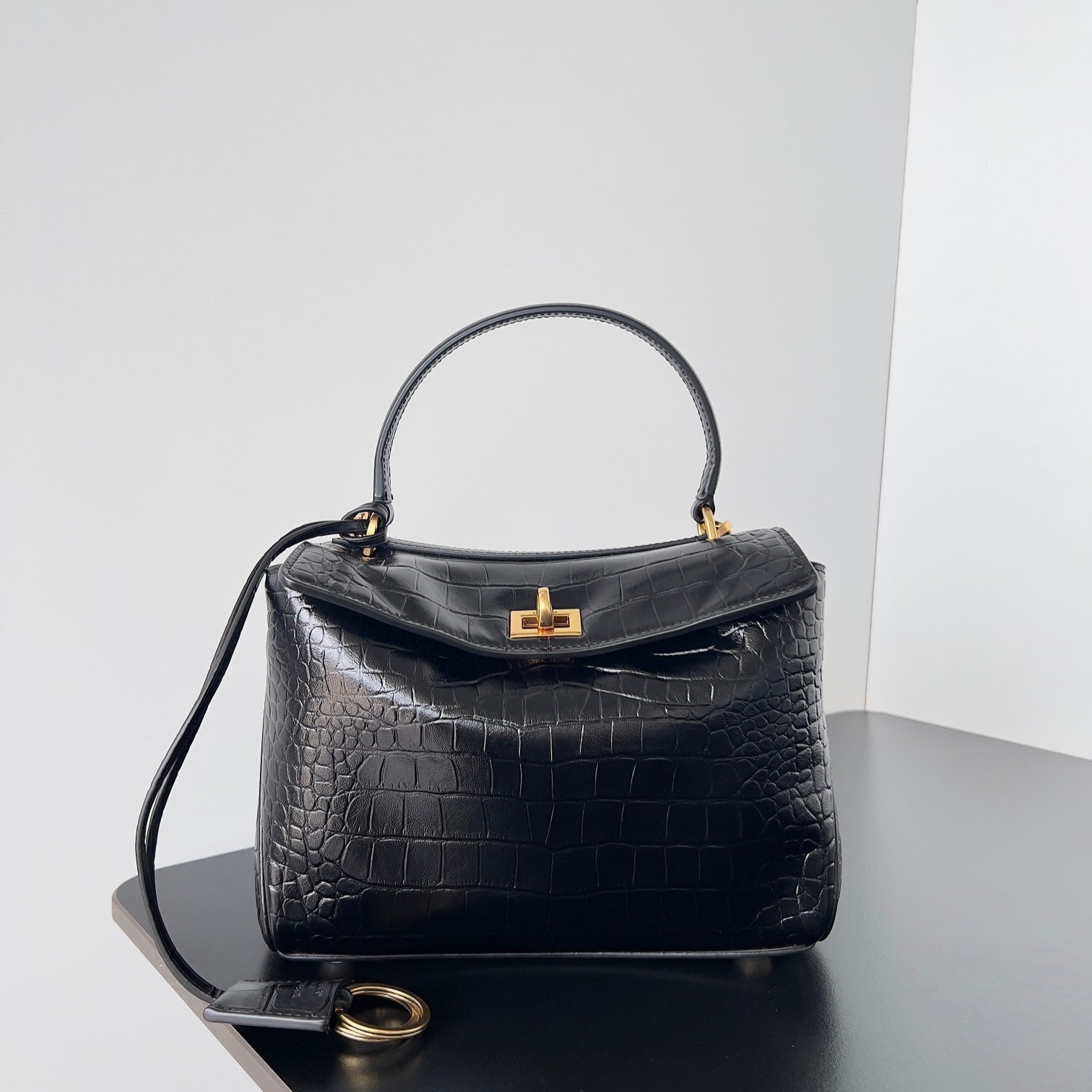 𝗕𝗮𝗹𝗲𝗻𝗰𝗶𝗮𝗴𝗮 Rodeo 22 Crocodile Embossed Bag Black Leather