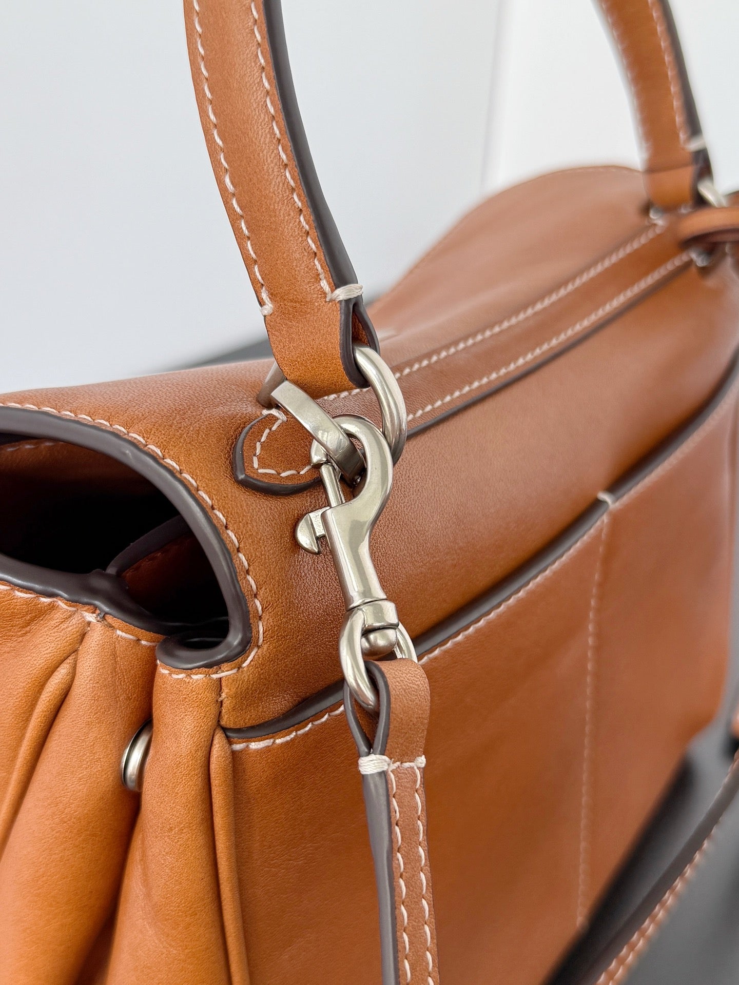 𝗕𝗮𝗹𝗲𝗻𝗰𝗶𝗮𝗴𝗮 Rodeo 22 bag brown lambskin