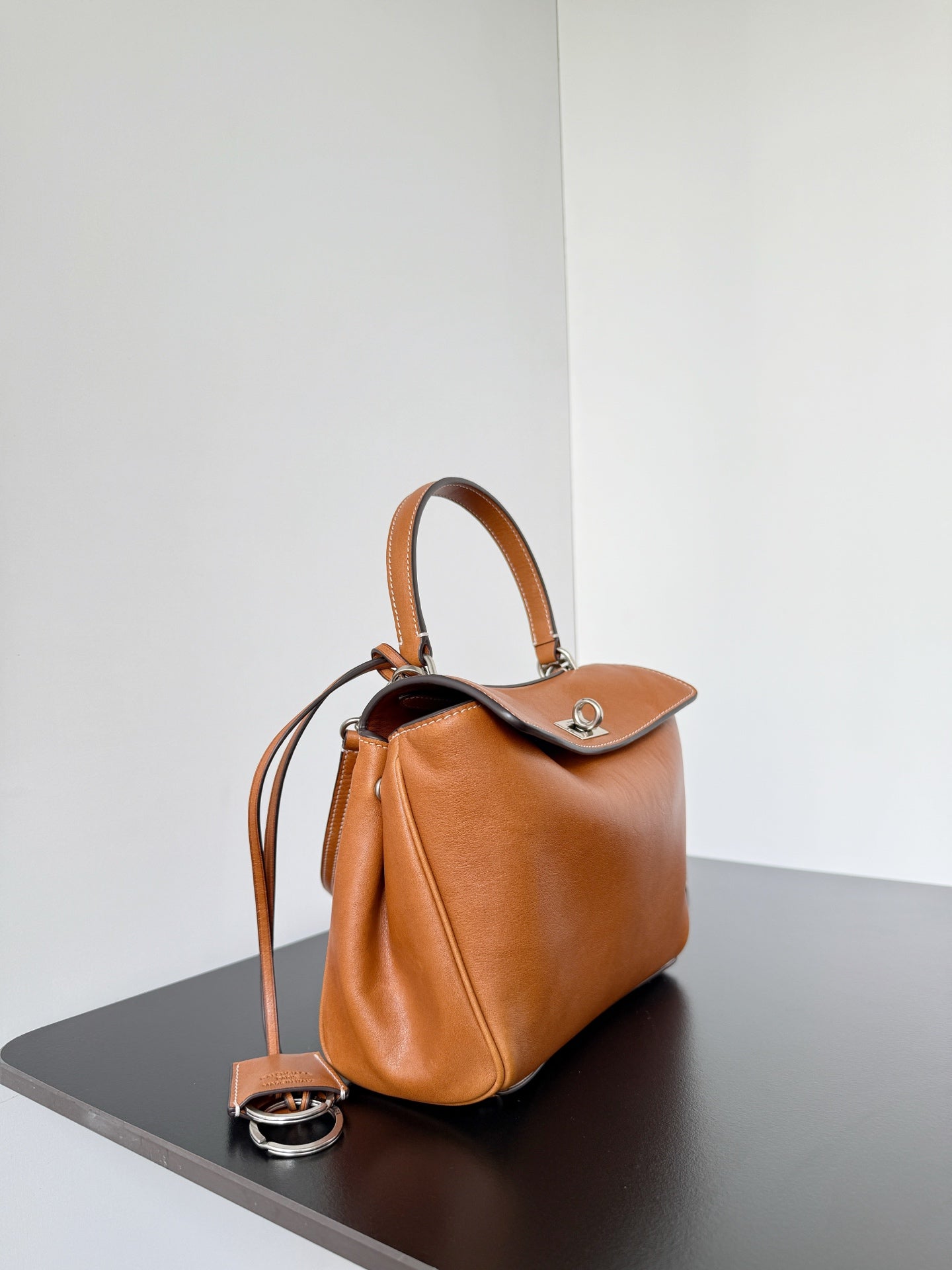 𝗕𝗮𝗹𝗲𝗻𝗰𝗶𝗮𝗴𝗮 Rodeo 22 bag brown lambskin
