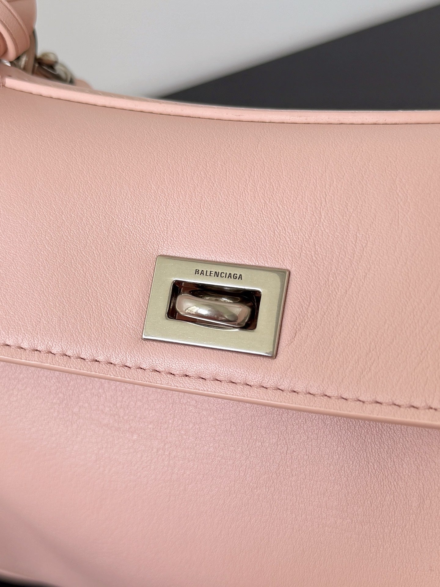 𝗕𝗮𝗹𝗲𝗻𝗰𝗶𝗮𝗴𝗮 Rodeo oversized bag pastel pink lambskin