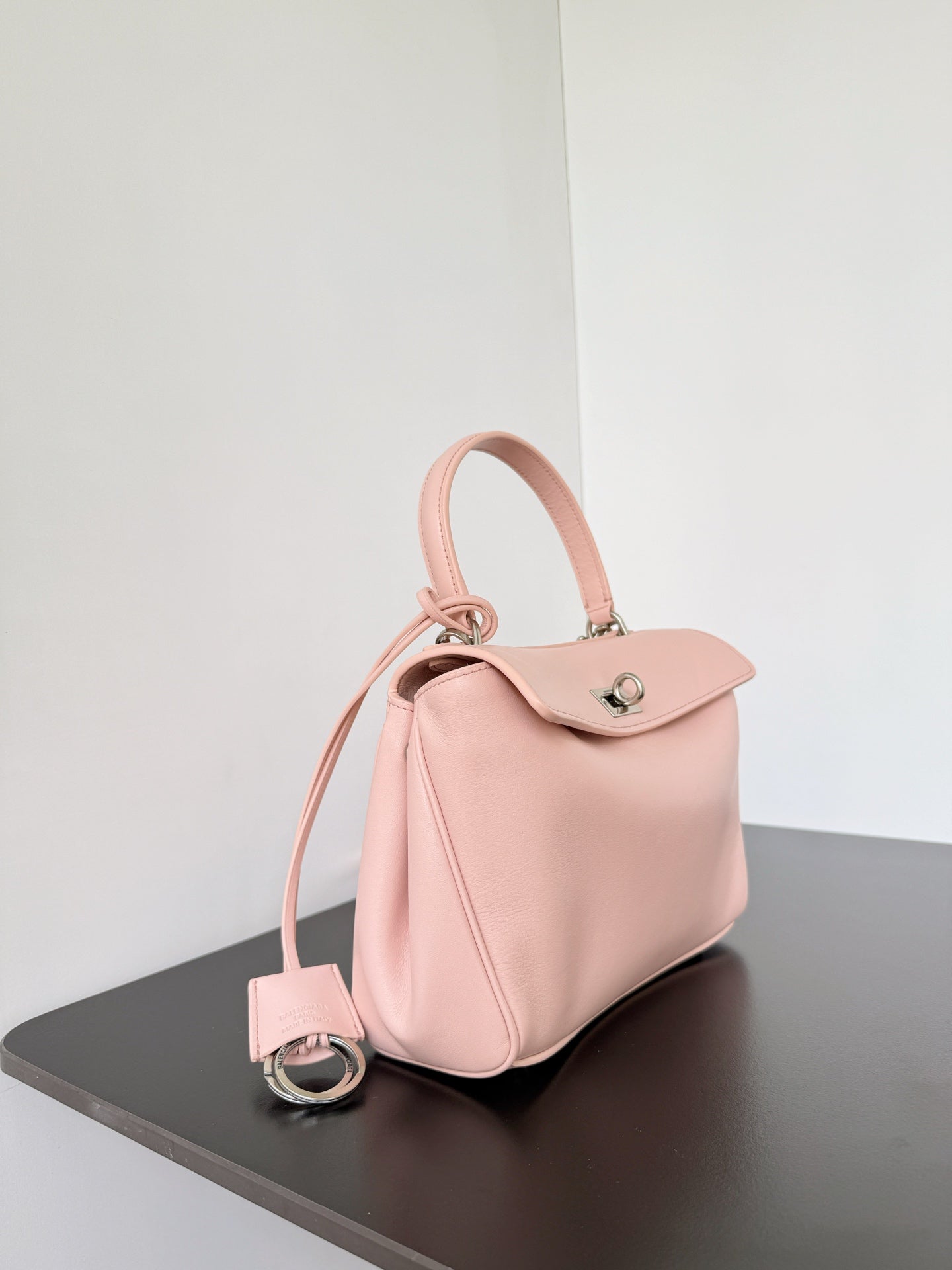 𝗕𝗮𝗹𝗲𝗻𝗰𝗶𝗮𝗴𝗮 Rodeo oversized bag pastel pink lambskin