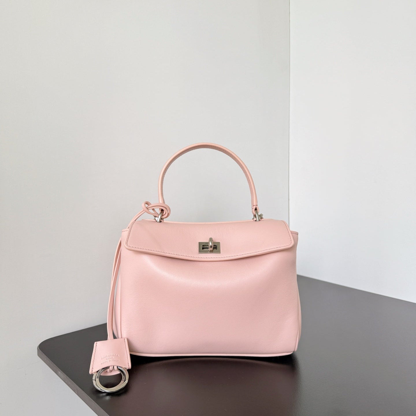 𝗕𝗮𝗹𝗲𝗻𝗰𝗶𝗮𝗴𝗮 Rodeo oversized bag pastel pink lambskin