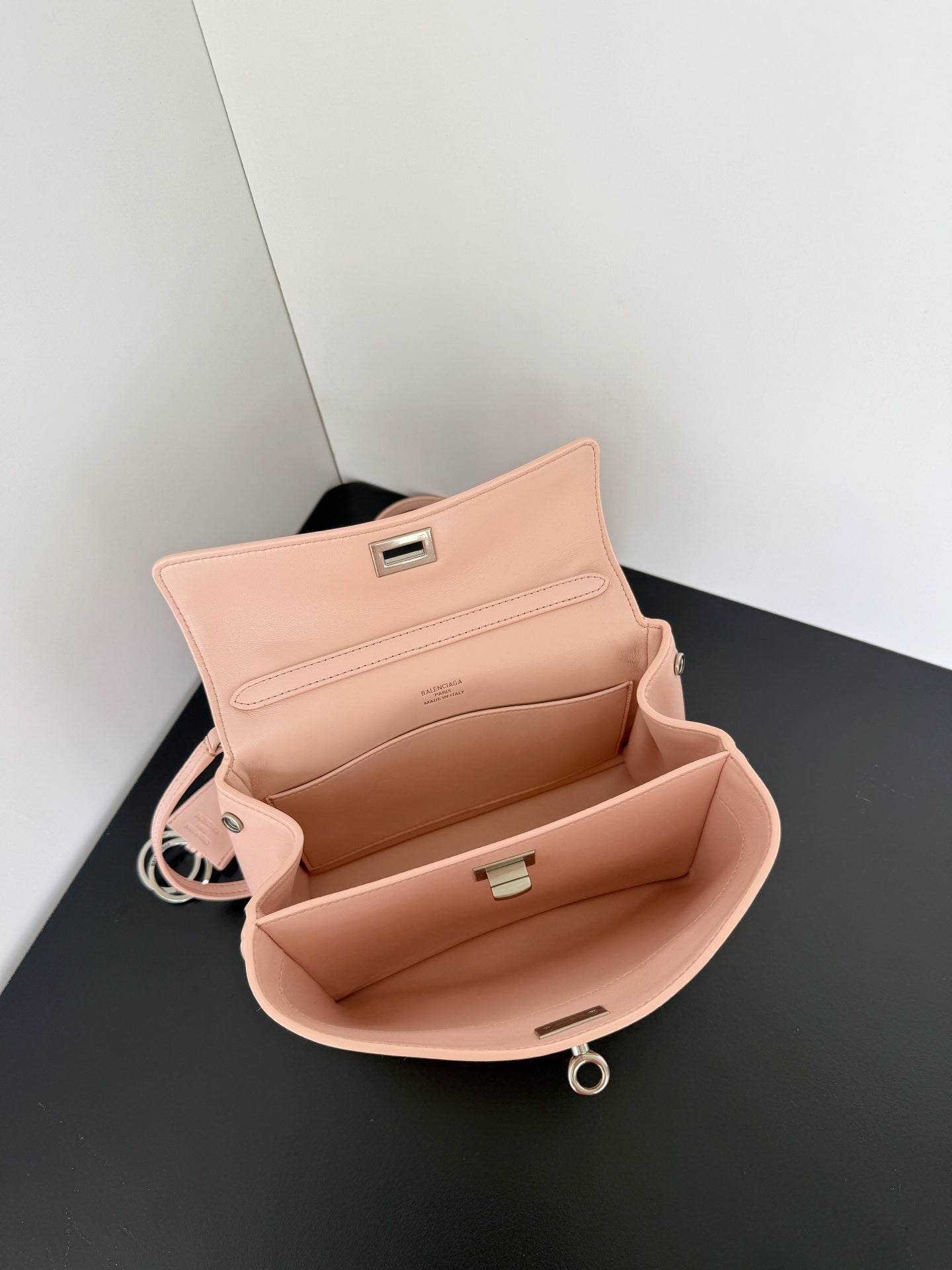 𝗕𝗮𝗹𝗲𝗻𝗰𝗶𝗮𝗴𝗮 Rodeo oversized bag pastel pink lambskin