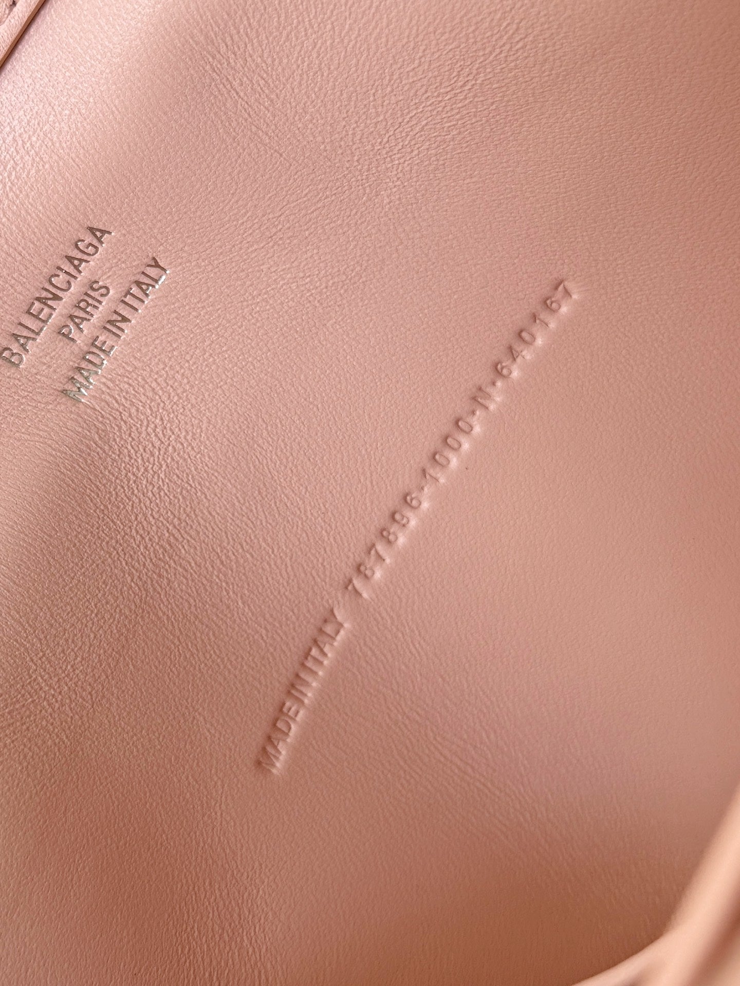 𝗕𝗮𝗹𝗲𝗻𝗰𝗶𝗮𝗴𝗮 Rodeo oversized bag pastel pink lambskin