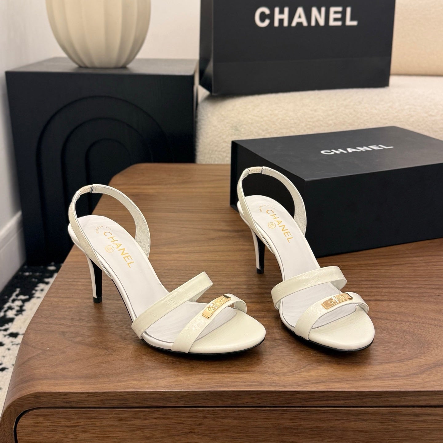 CC 26s Sandals 80 White Sheepskin 183528