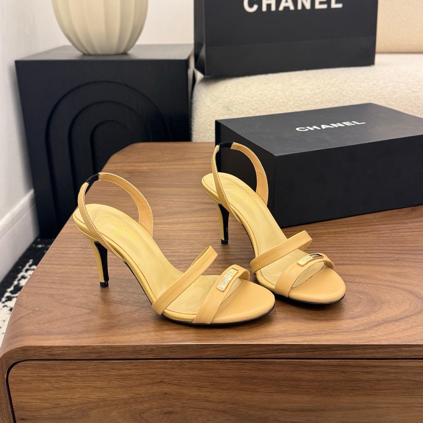 CC 26s Sandals 80 Beige Sheepskin 183529