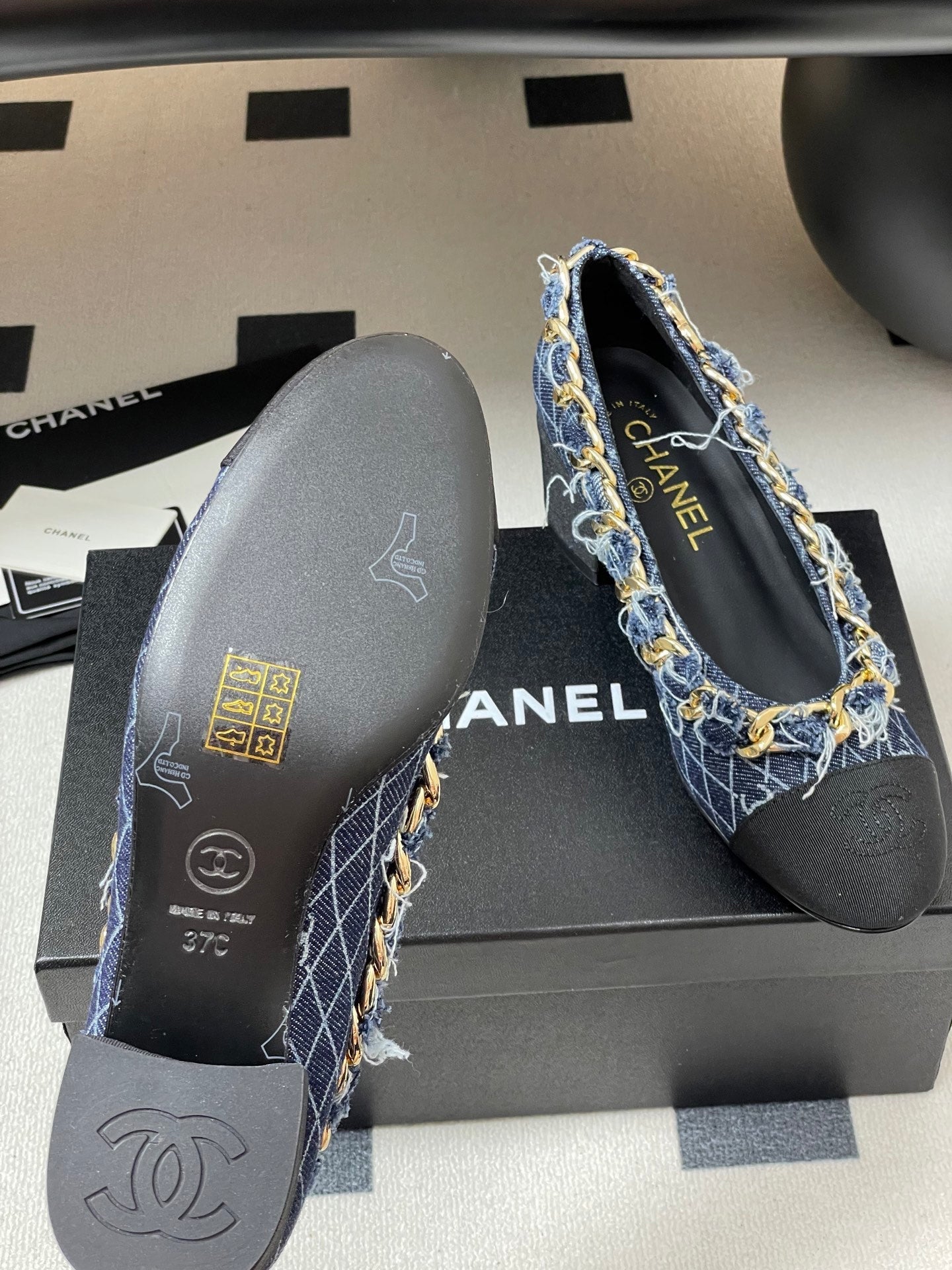 Chanel 25A 55mm Pump Big Chain Double C Dark Blue Denim Sheepskin 393811
