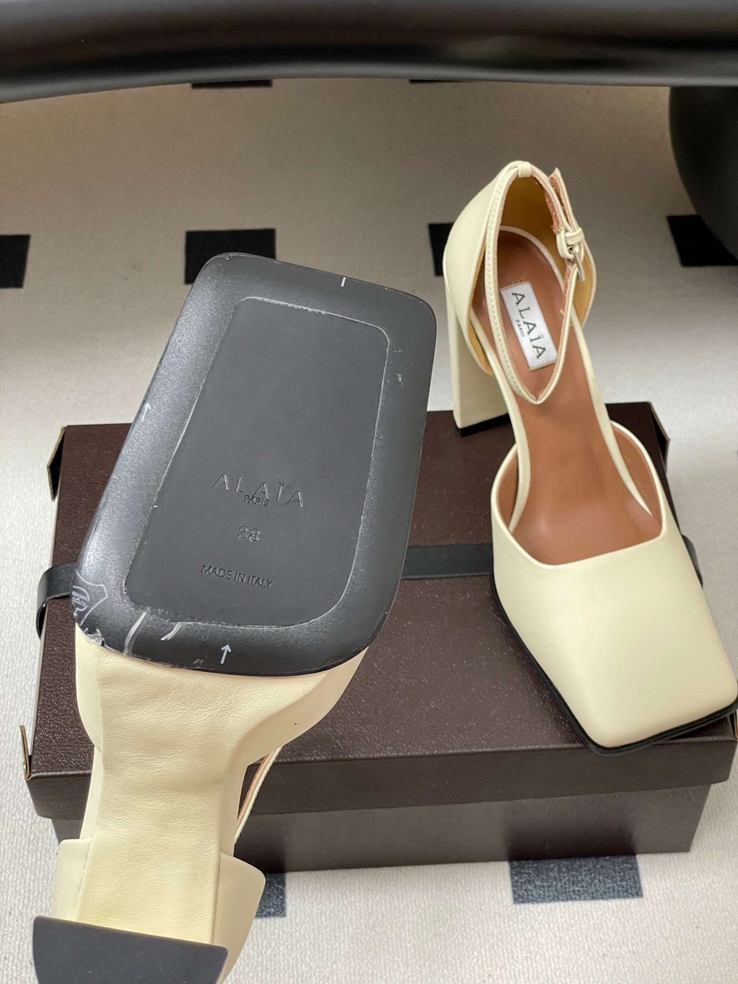 Alaia 2026 Block Heel Sandals 100mm Calfskin 777396