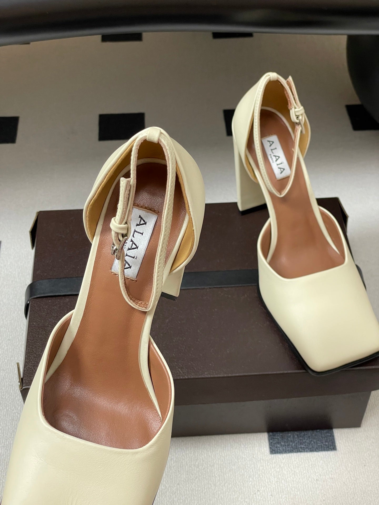 Alaia 2026 Block Heel Sandals 100mm Calfskin 777396