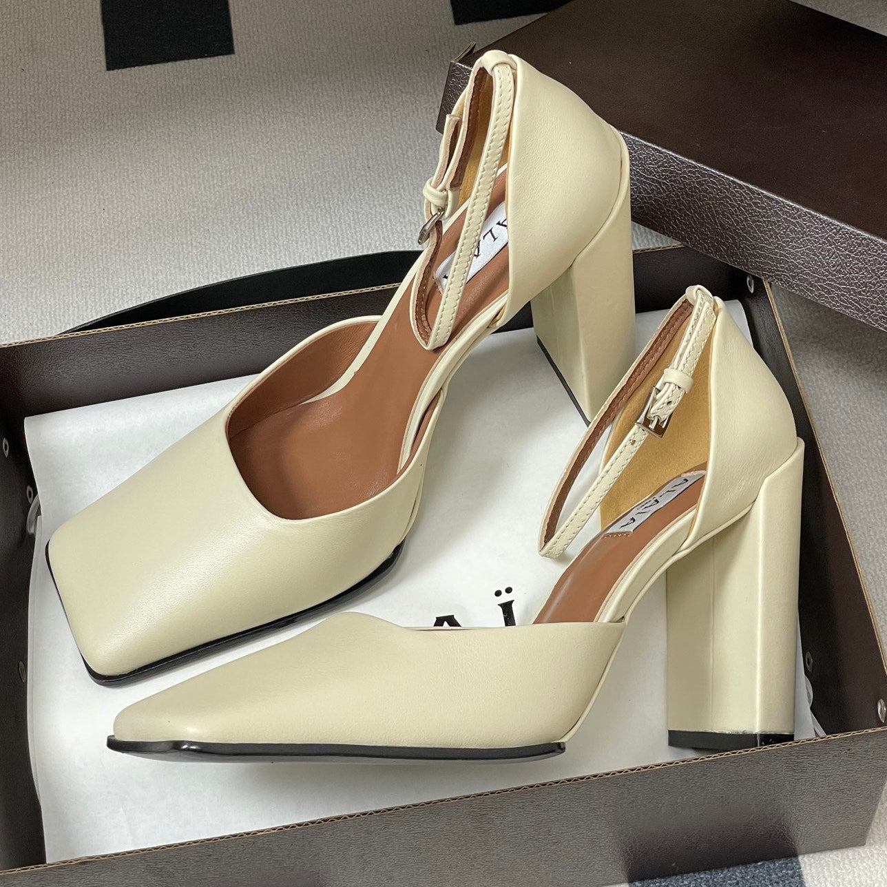 Alaia 2026 Block Heel Sandals 100mm Calfskin 777396
