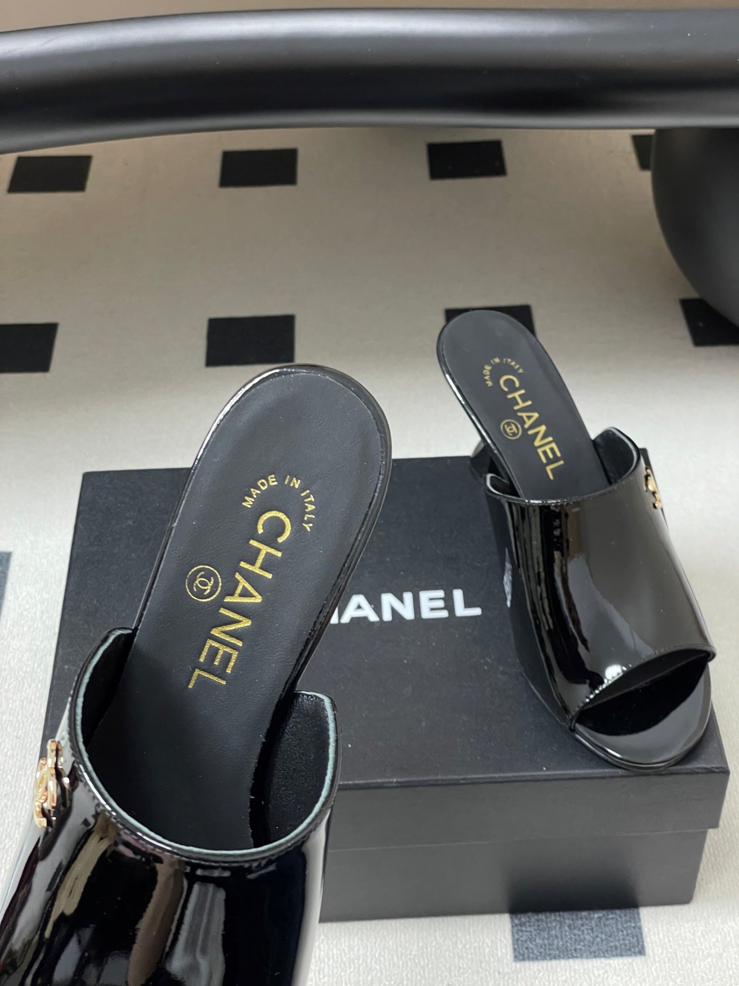 CC 26 Sandal Patent Leather