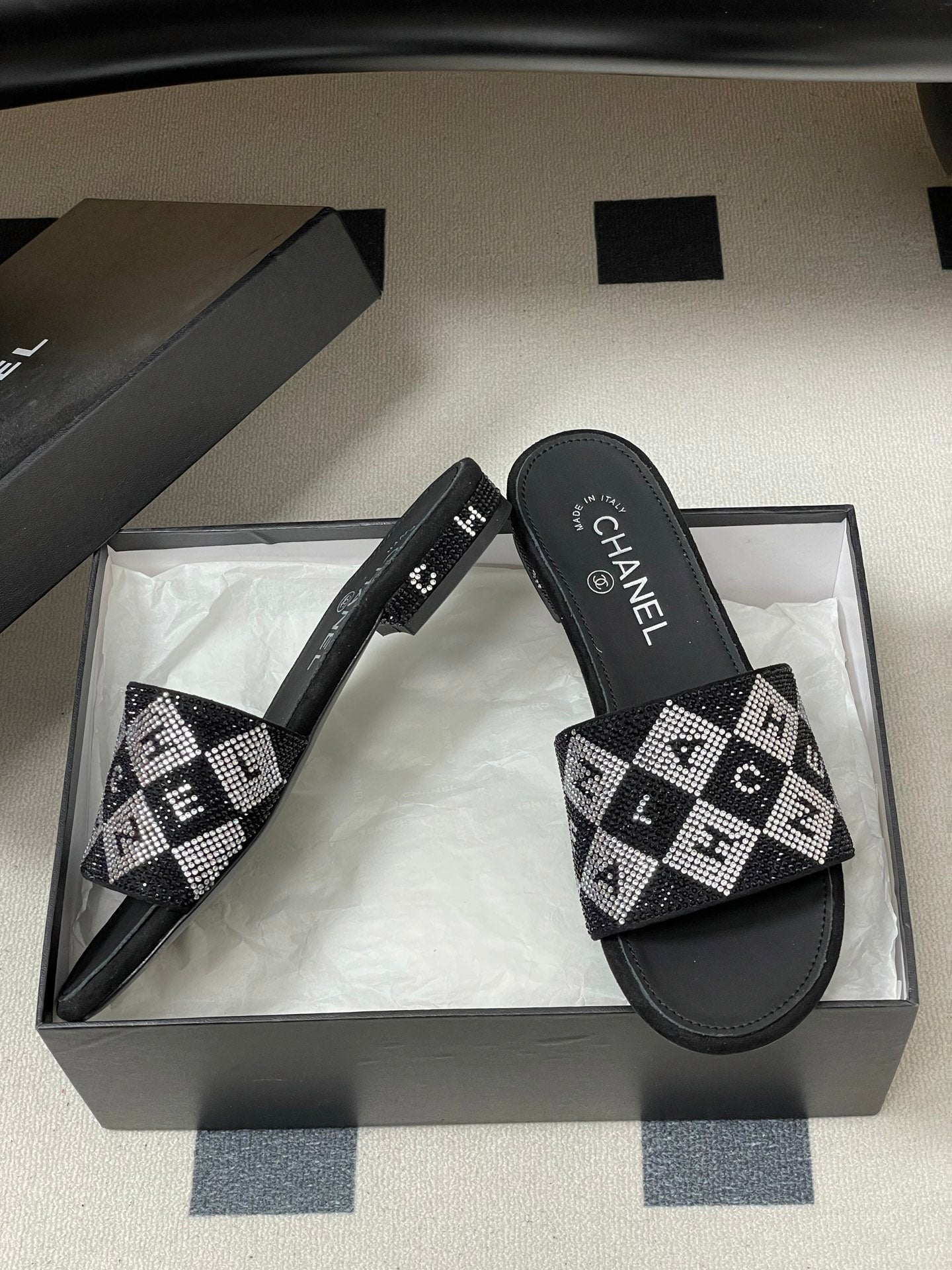 CC 26s Flat Sandals Black Sheepskin Rhinestones 649522