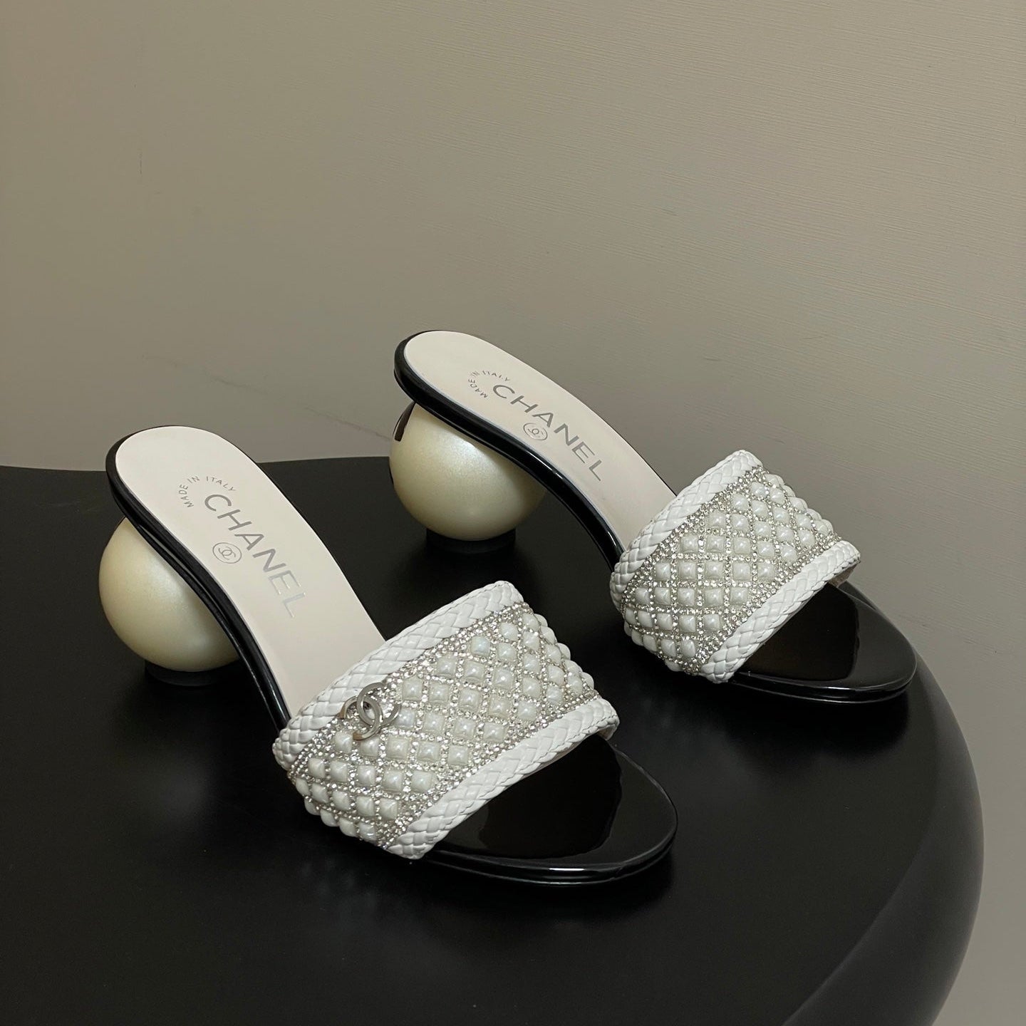 CC 26s Pearl Sandals 70 White Patent Leather 649539