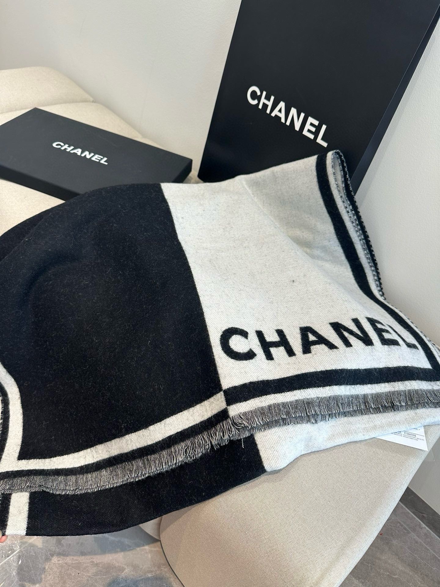 CC Scarf 190 CM In White Mix Black Cashmere And Wool 401998