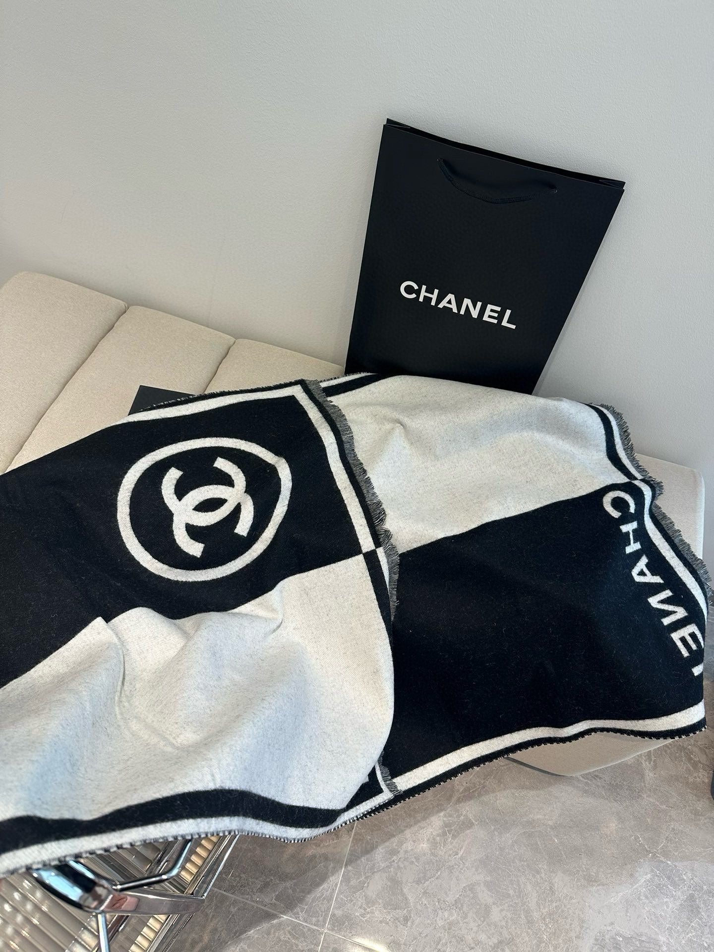 CC Scarf 190 CM In White Mix Black Cashmere And Wool 401998