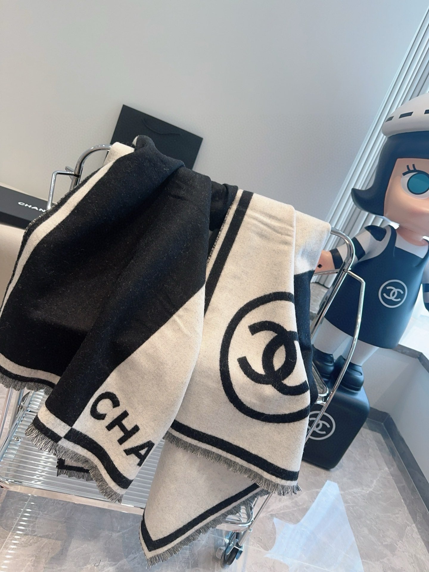 CC Scarf 190 CM In White Mix Black Cashmere And Wool 401998