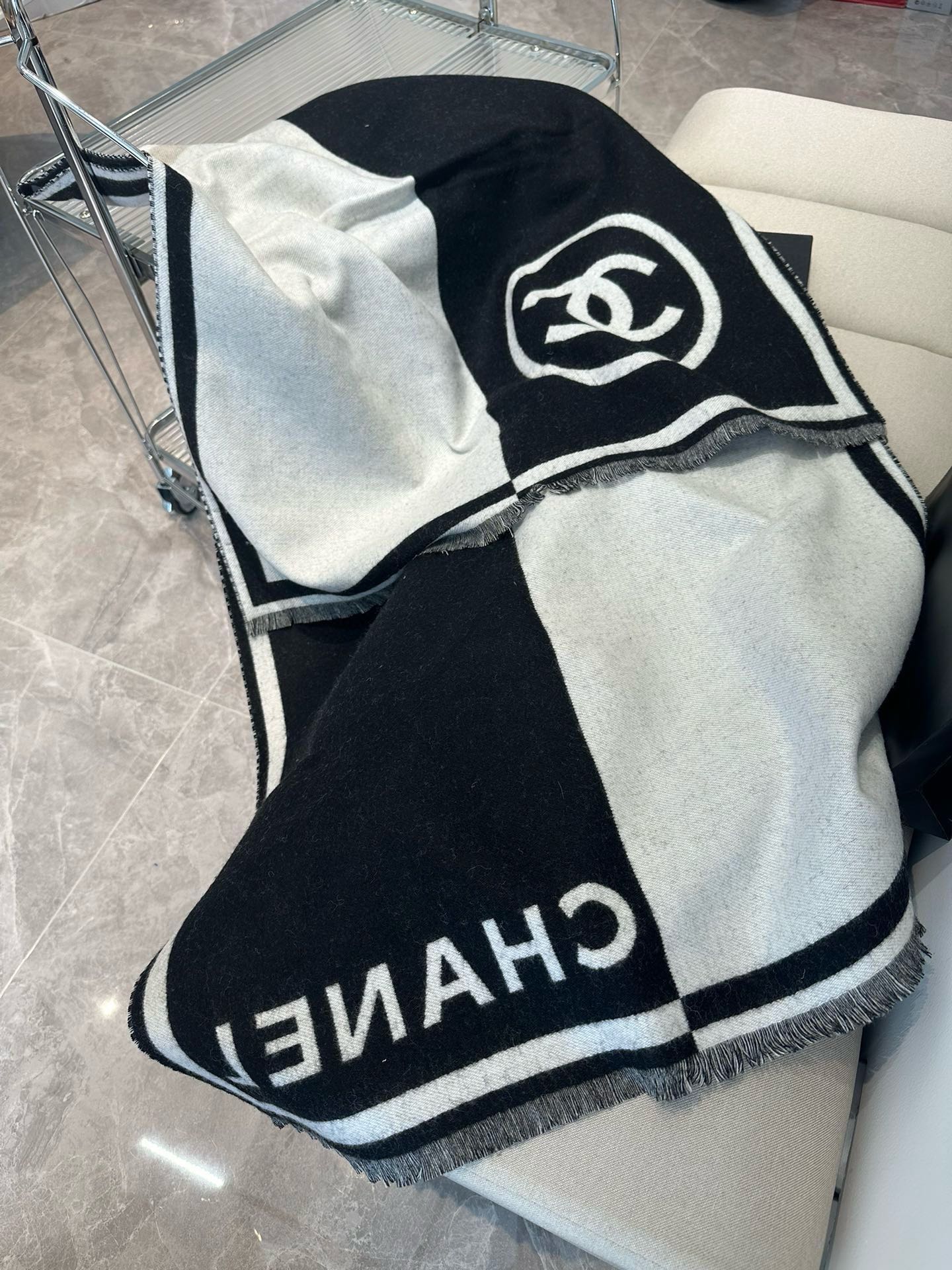 CC Scarf 190 CM In White Mix Black Cashmere And Wool 401998