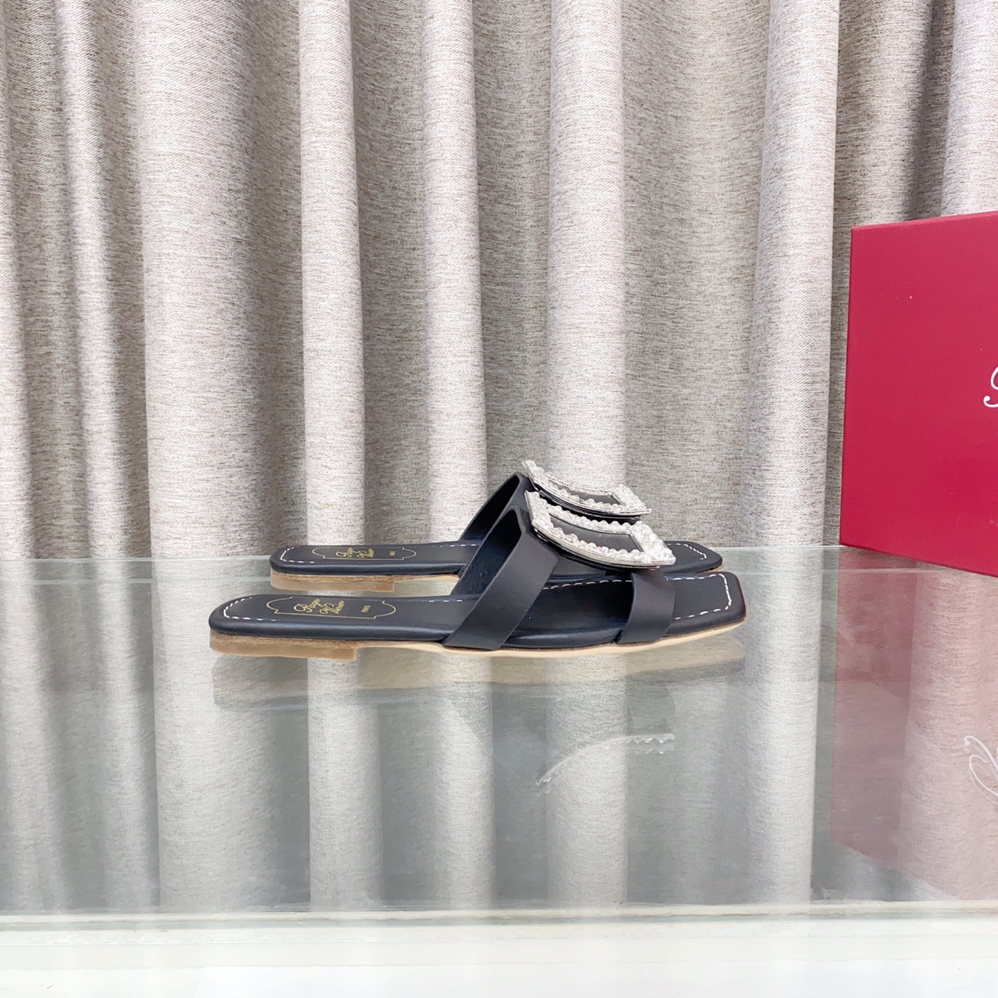 Viv 25 Diamond Flat Slippers Black Cowhide 283038