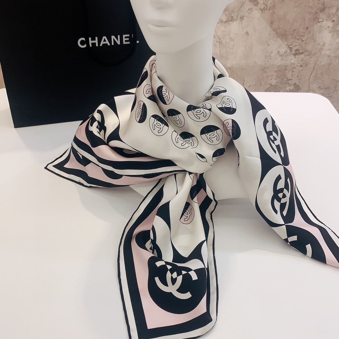 CC Square Scarf 90 CM In Light Pink Mix White Black Silk Twill 288717