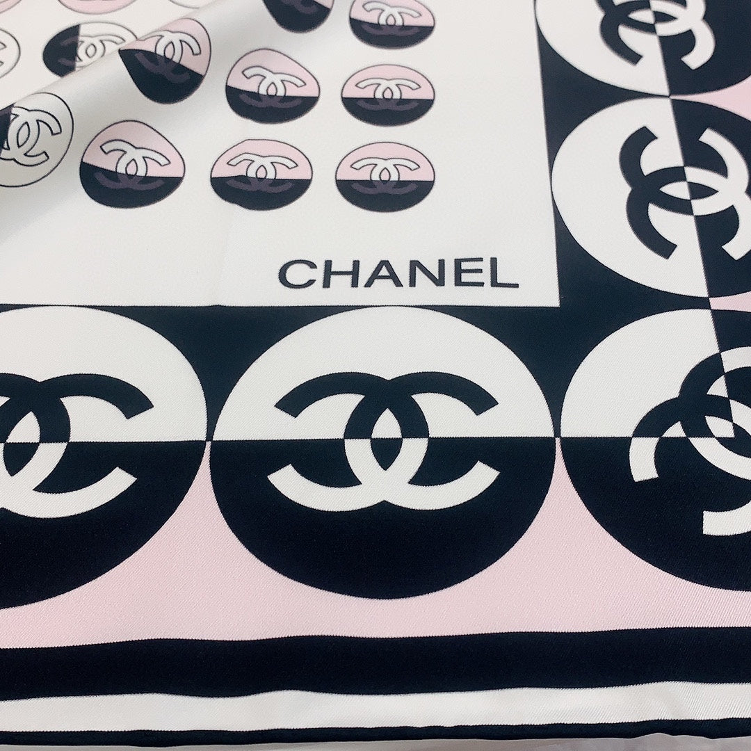 CC Square Scarf 90 CM In Light Pink Mix White Black Silk Twill 288717