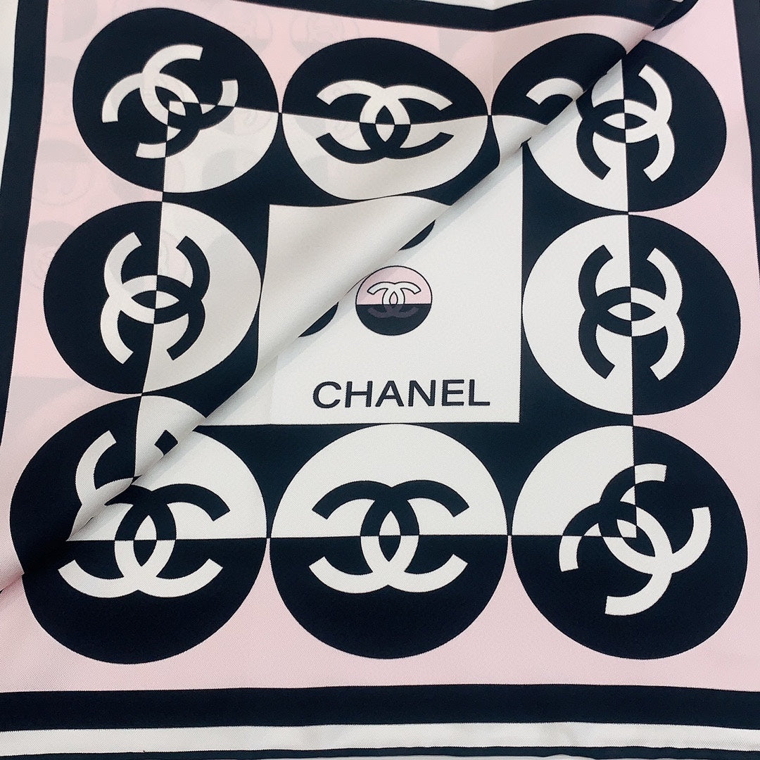CC Square Scarf 90 CM In Light Pink Mix White Black Silk Twill 288717