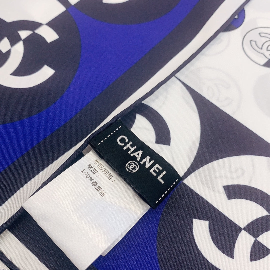 CC Square Scarf 90 CM In White Mix Blue Silk Twill 288718