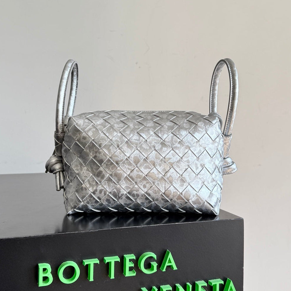 Bottega Veneta 2026 Loop Bag 21cm Intrecciato Woven Leather